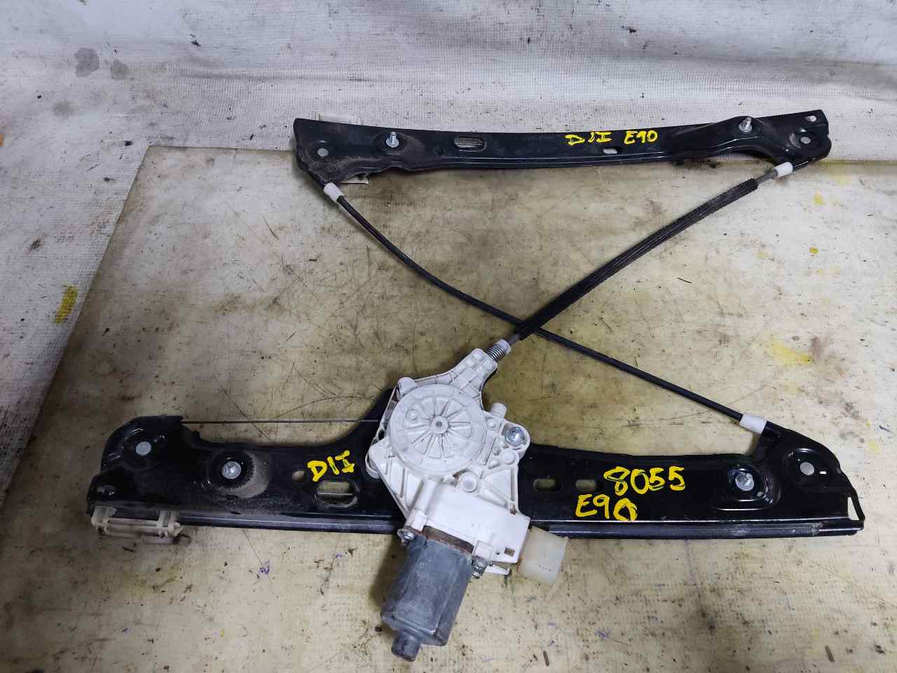 BMW 3 Series E90/E91/E92/E93 (2004-2013) Priekinių kairių durų stiklo pakelėjas 0130822226 24902959