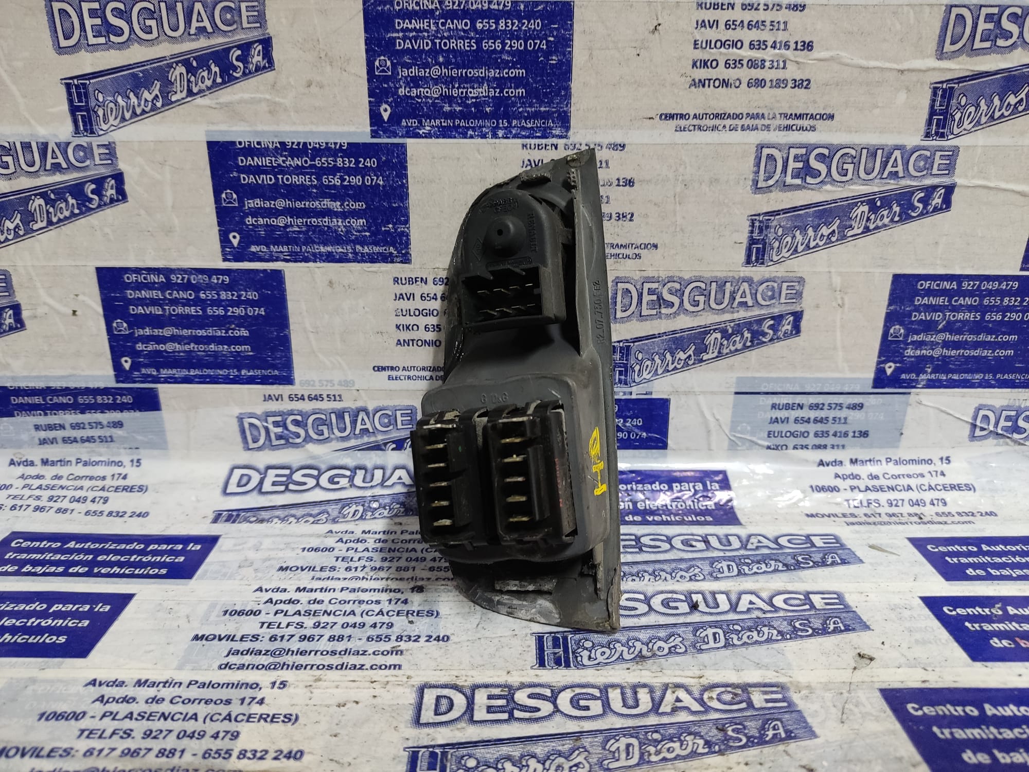 RENAULT Megane 1 generation (1995-2003) Front Left Door Window Switch ESTANTERÍA54 24890757