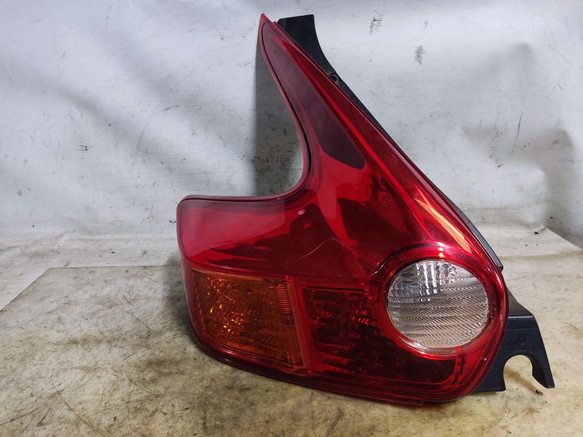 NISSAN Juke YF15 (2010-2020) Rear Left Taillight ESTANTERÍA19 24898967