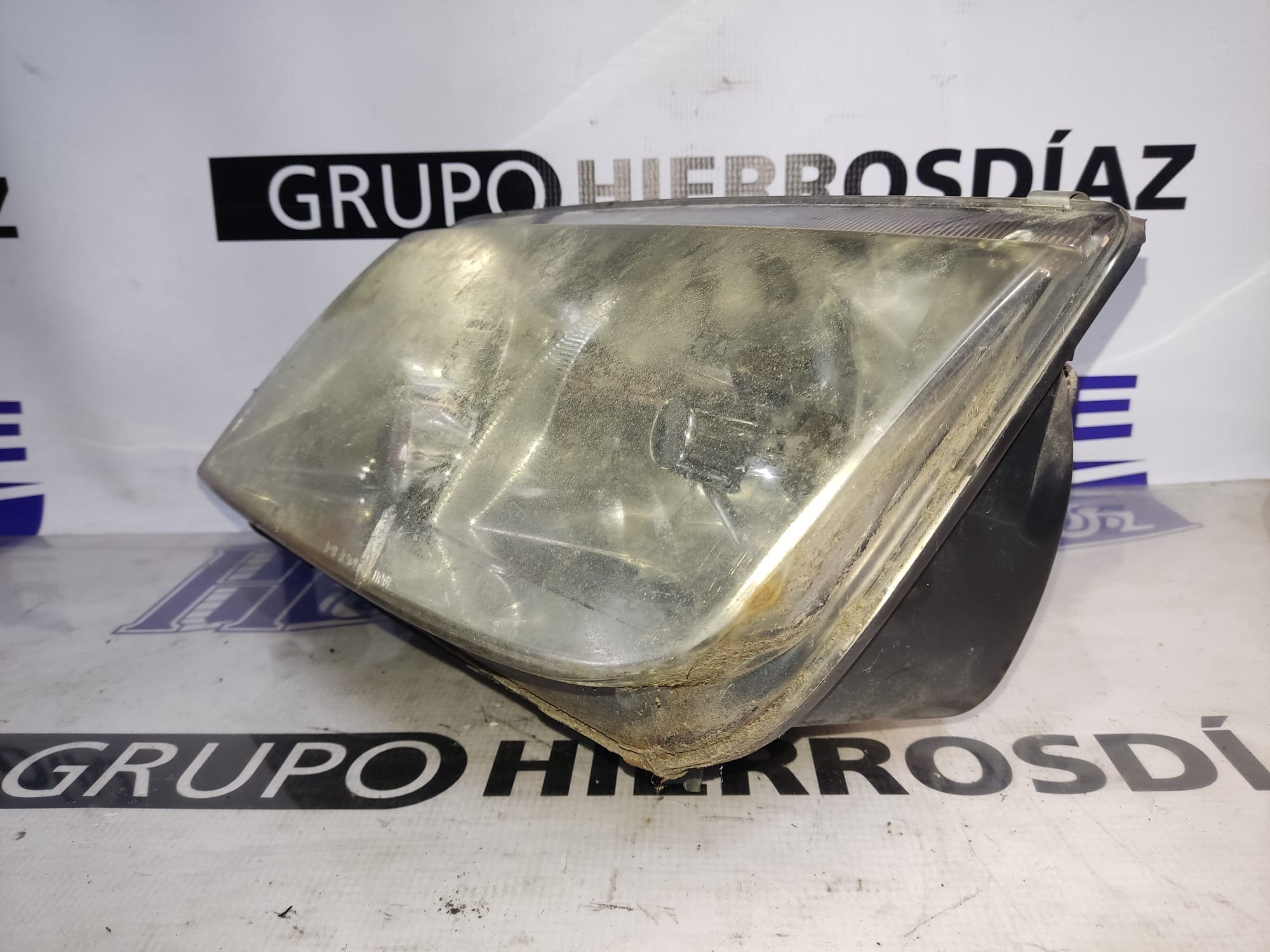 VOLKSWAGEN Bora 1 generation (1998-2005) Phare avant gauche ESTANTERÍA13 24892408