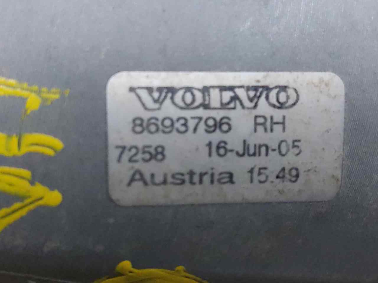 VOLVO XC90 1 generation (2002-2014) Противотуманка бампера передняя правая 8693796 24926178