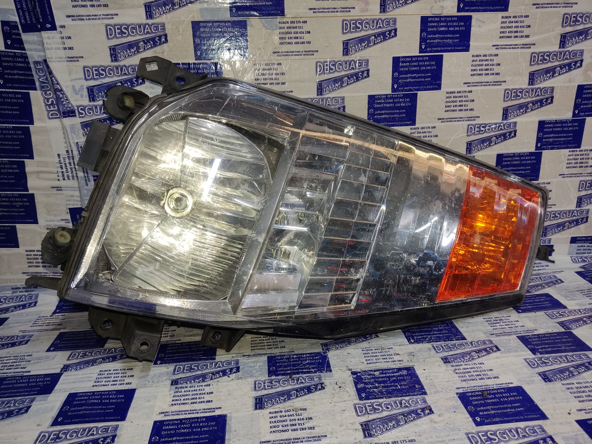 NISSAN Phare avant droit ESTANTERÍA9 24891825