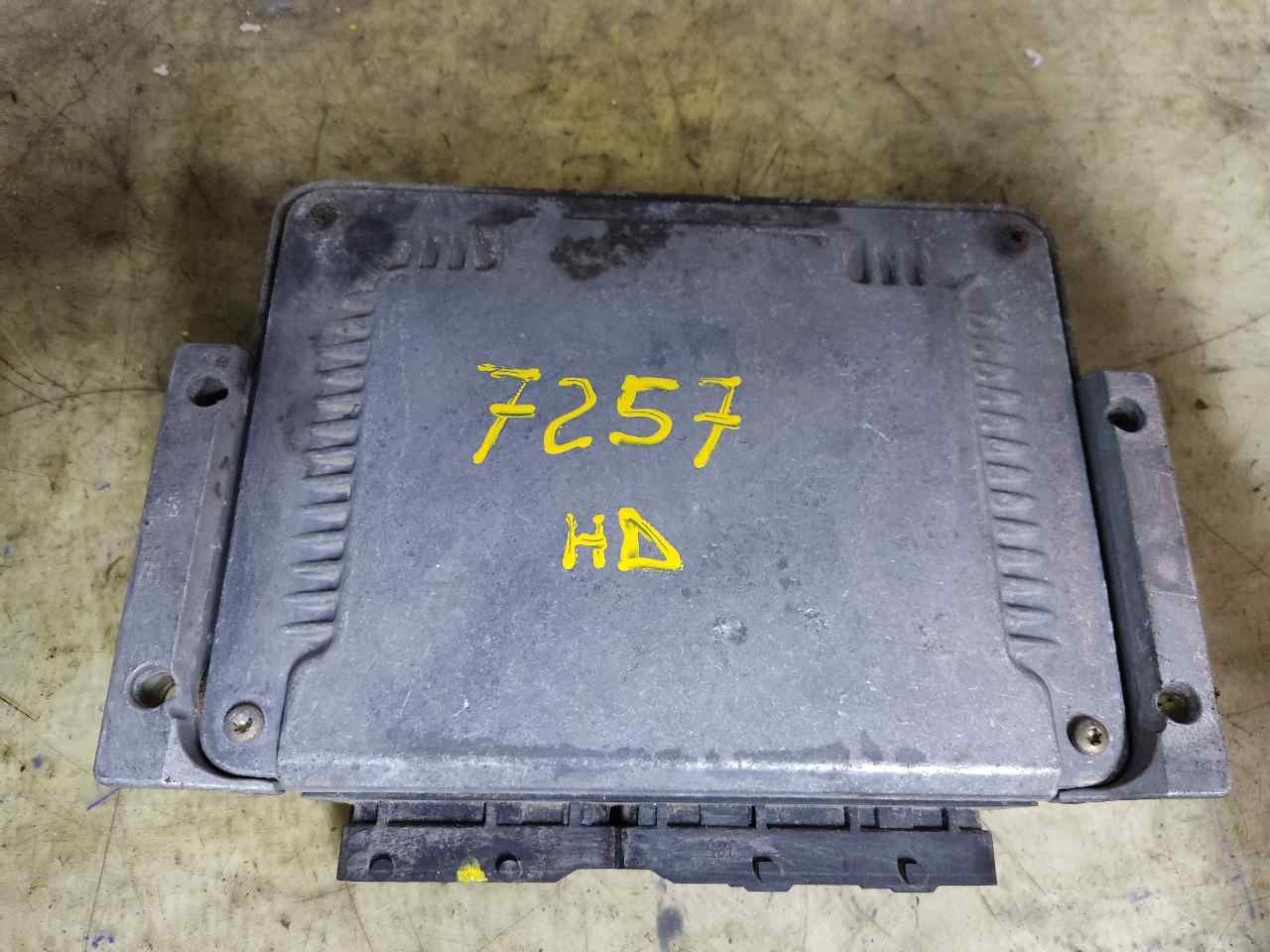 NISSAN 147 2 generation (2004-2010) Moottorin ohjausyksikkö ECU 0281010332 24902544