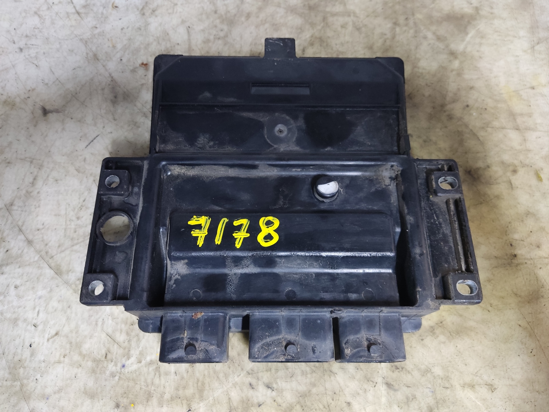 RENAULT Modus 1 generation (2004-2012) Motora vadības bloks 8200398934 24897993