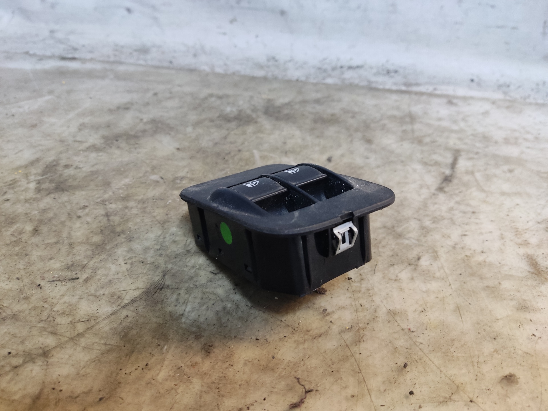 CITROËN Nemo 1 generation (2008-2015) Front Left Door Window Switch T098 24896193