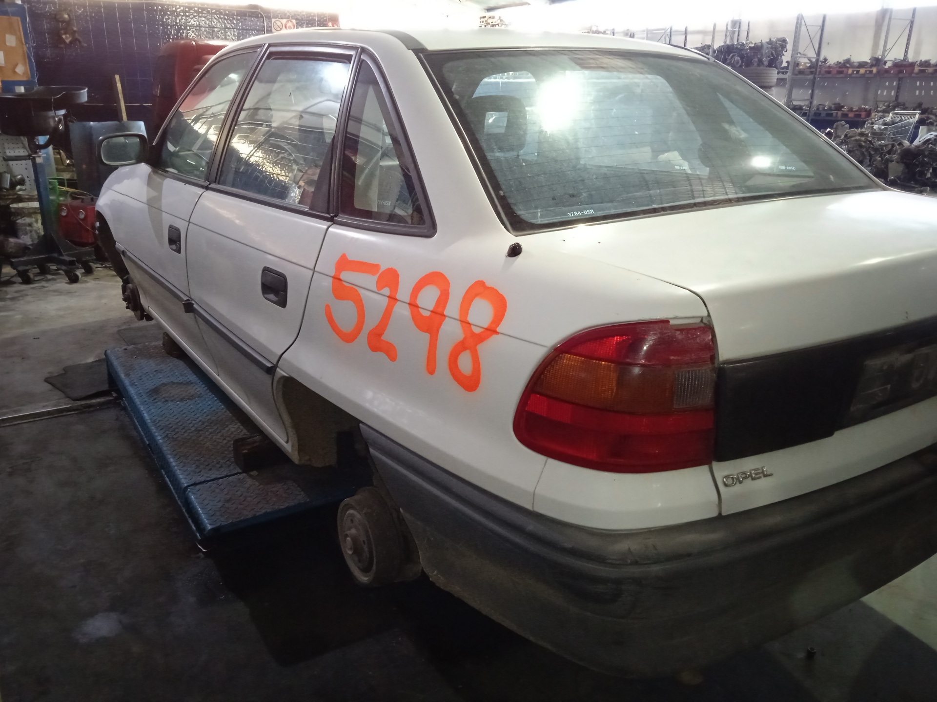 OPEL Astra F (1991-2002) Повторитель переднего правого крыла ESTANTERÍA3 24898525