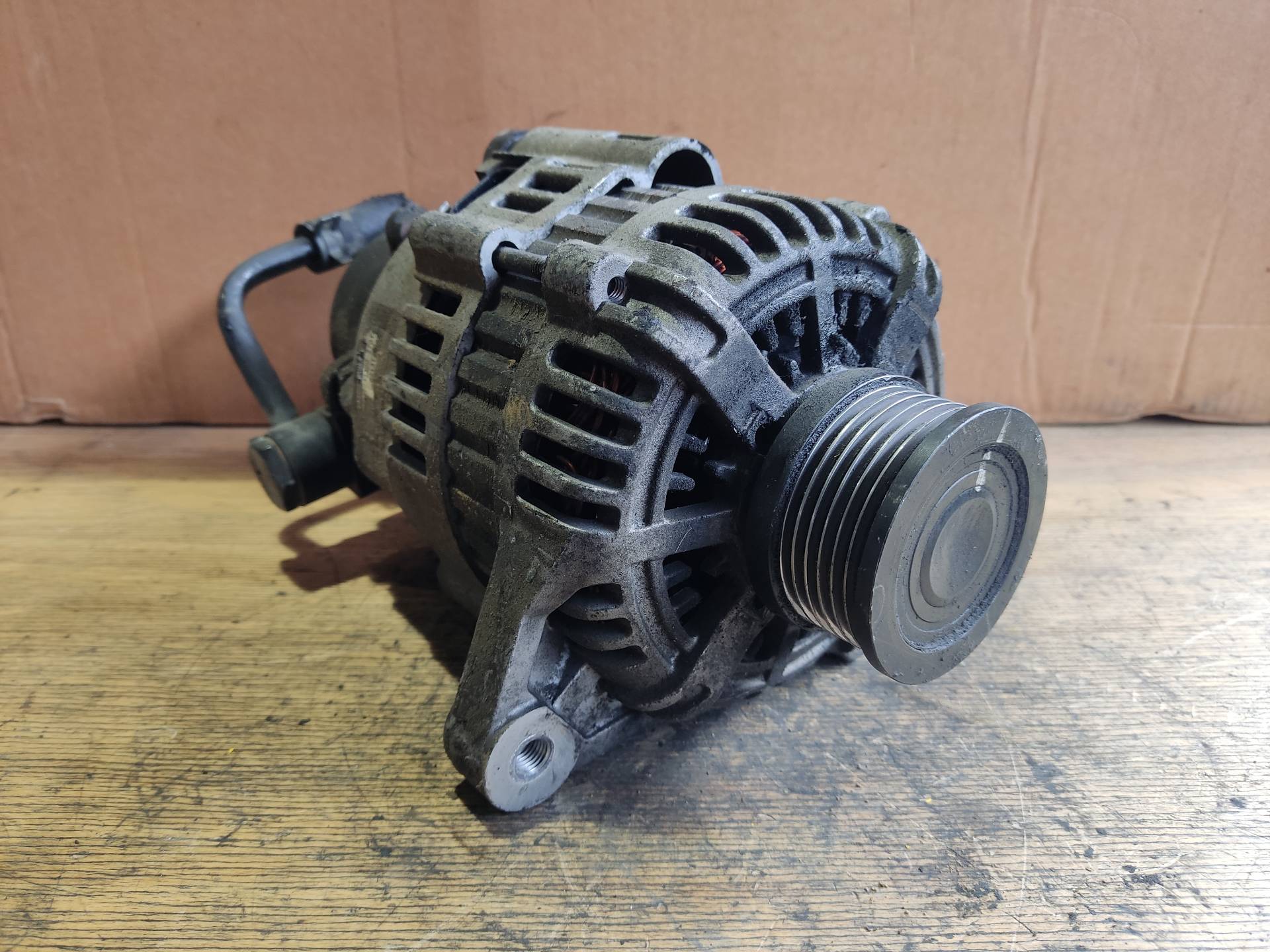 KIA Carens 2 generation (2002-2006) Alternator 3730027011 24894067