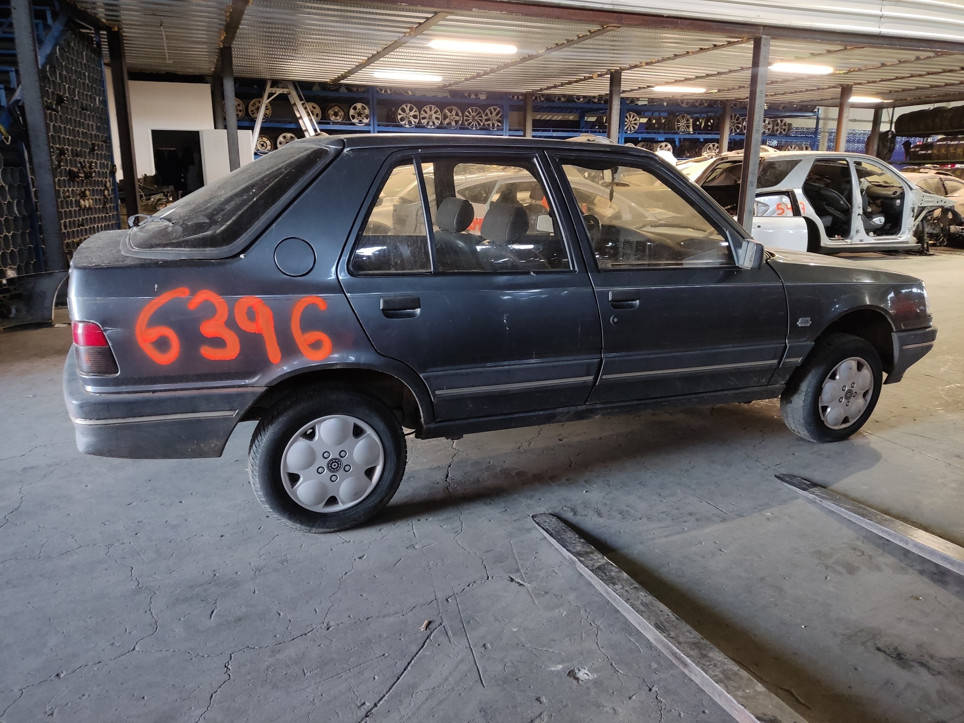 PEUGEOT 309 1 generation (1985-1993) Front venstre frontlykt ESTANTERÍA26 24895317