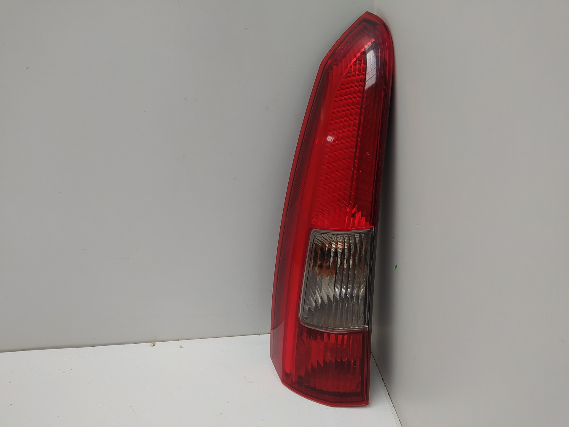 VOLVO V70 2 generation (2000-2008) Feu arrière gauche 9154493 19010464