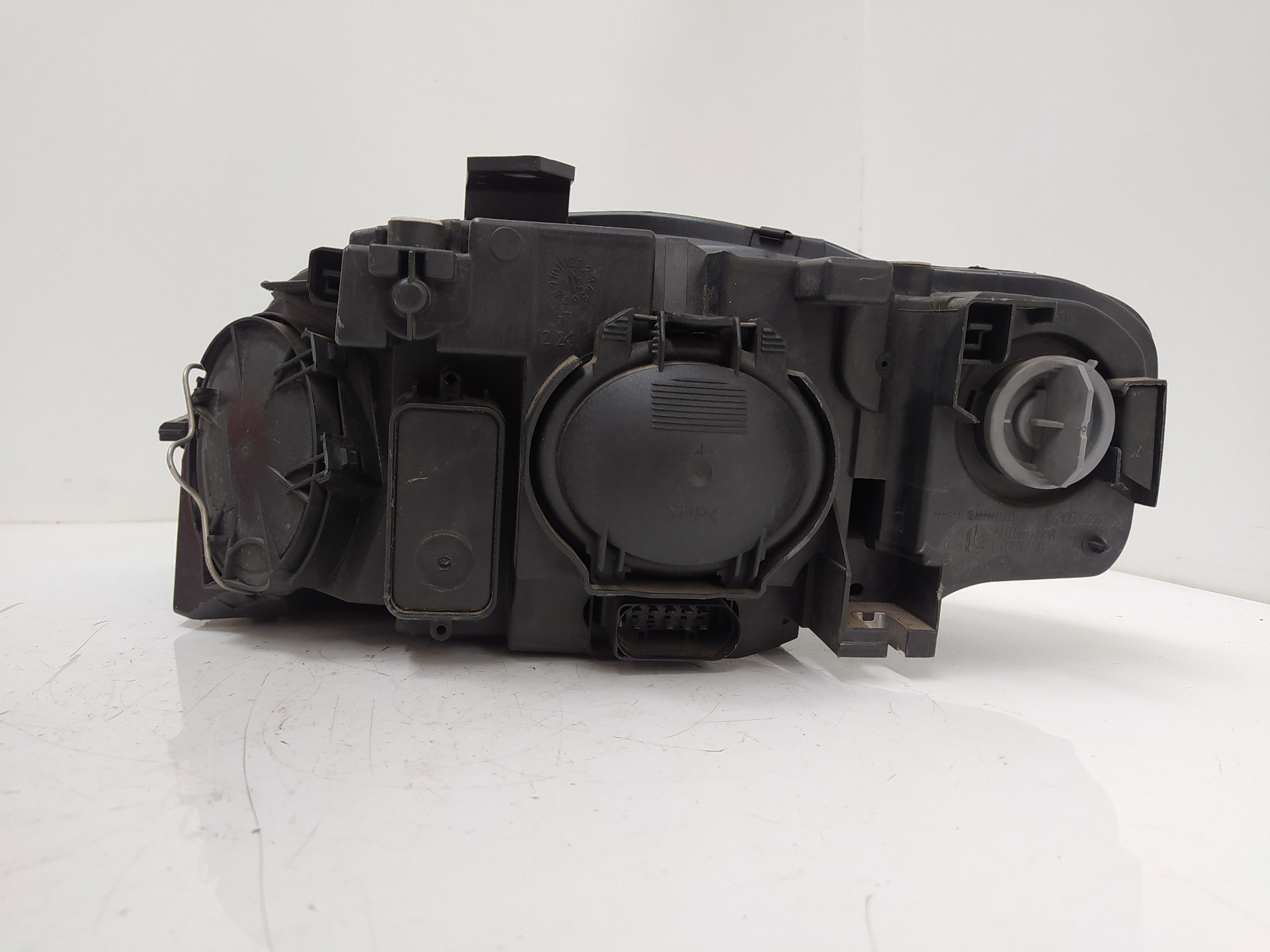 SUZUKI A4 B6/8E (2000-2005) Oikea etuvalo 8E0941004AJ, 0301219202 19011755