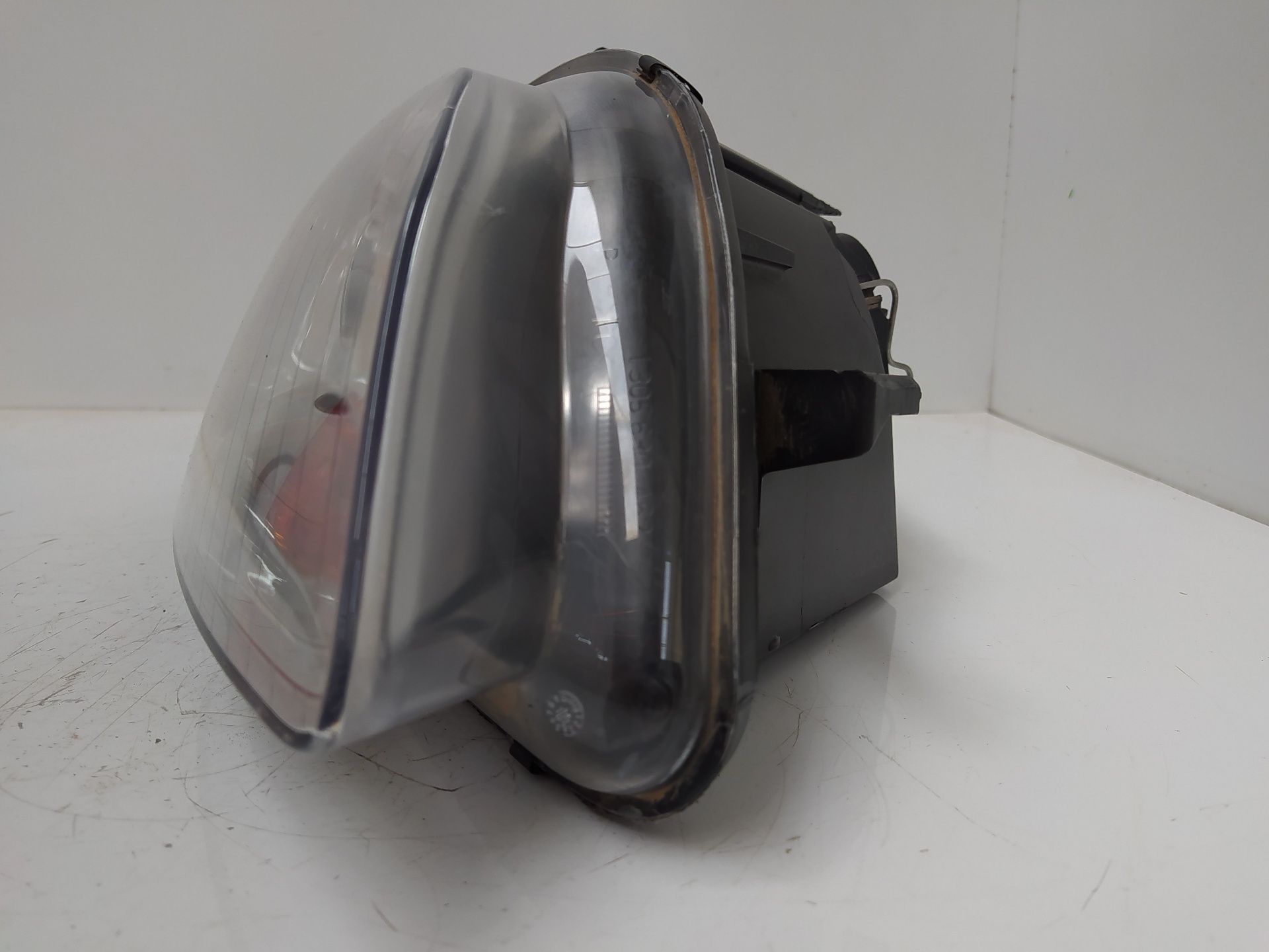 SUZUKI A4 B6/8E (2000-2005) Oikea etuvalo 8E0941004AJ, 0301219202 19011755