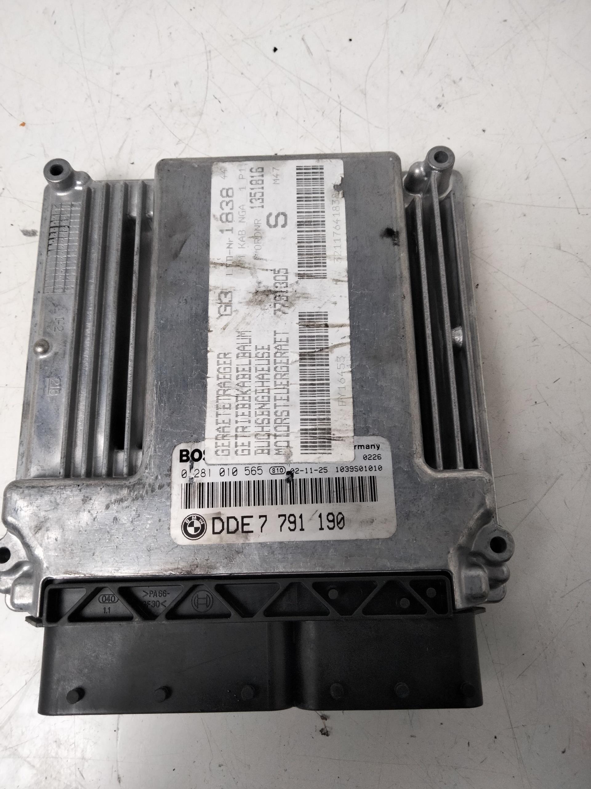 RENAULT 3 Series E46 (1997-2006) Moottorin ohjausyksikkö ECU 0281010565,7791190 18966638