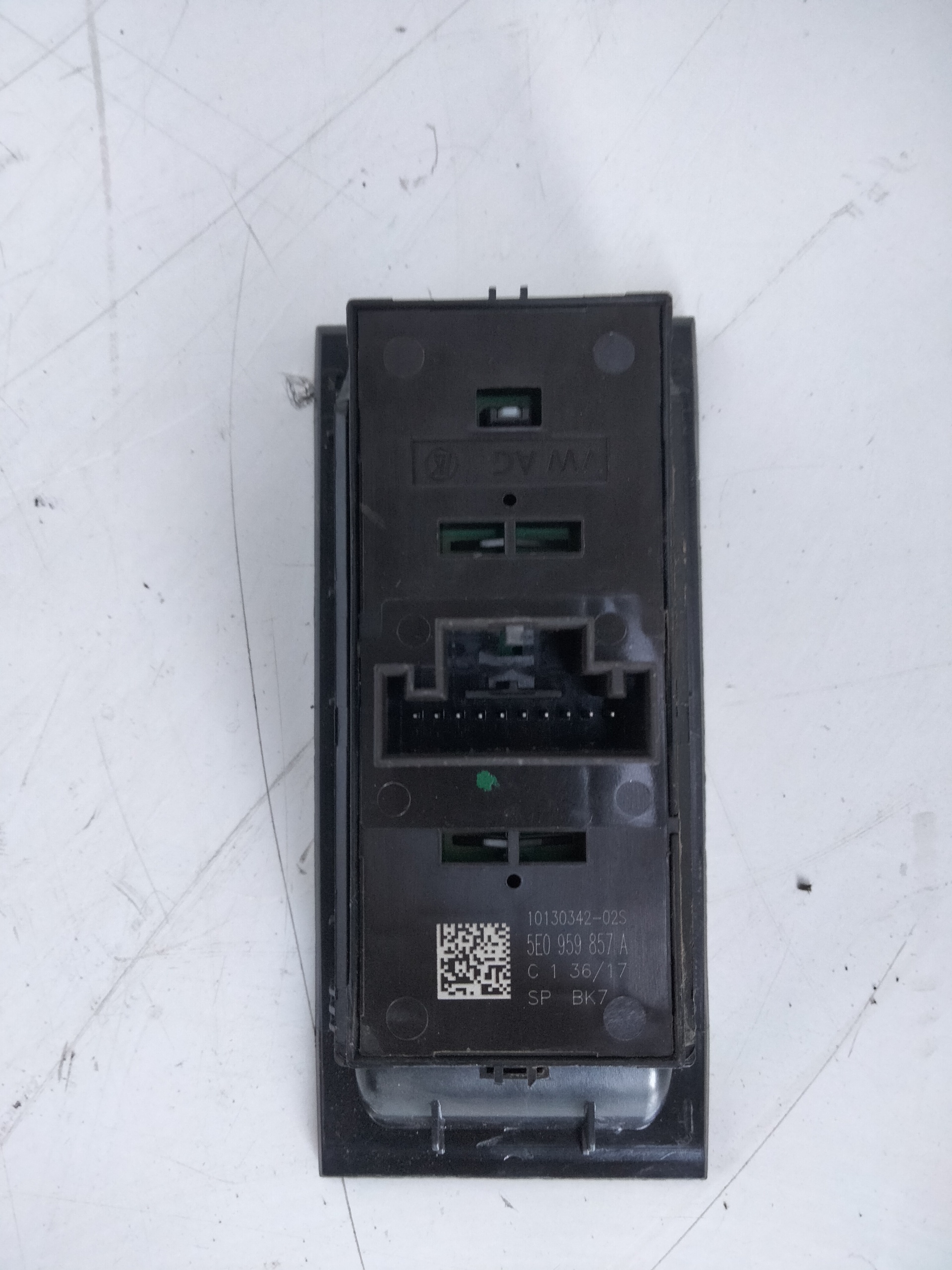 SKODA Yeti 1 generation (2009-2018) Front Left Door Window Switch 5E0959857A 18944930