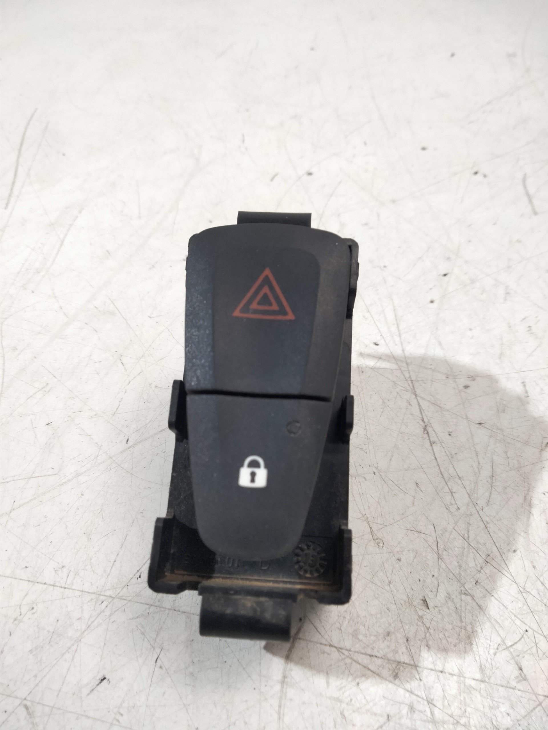 DACIA Logan 2 generation (2013-2020) Hazard button E3160101 18971932