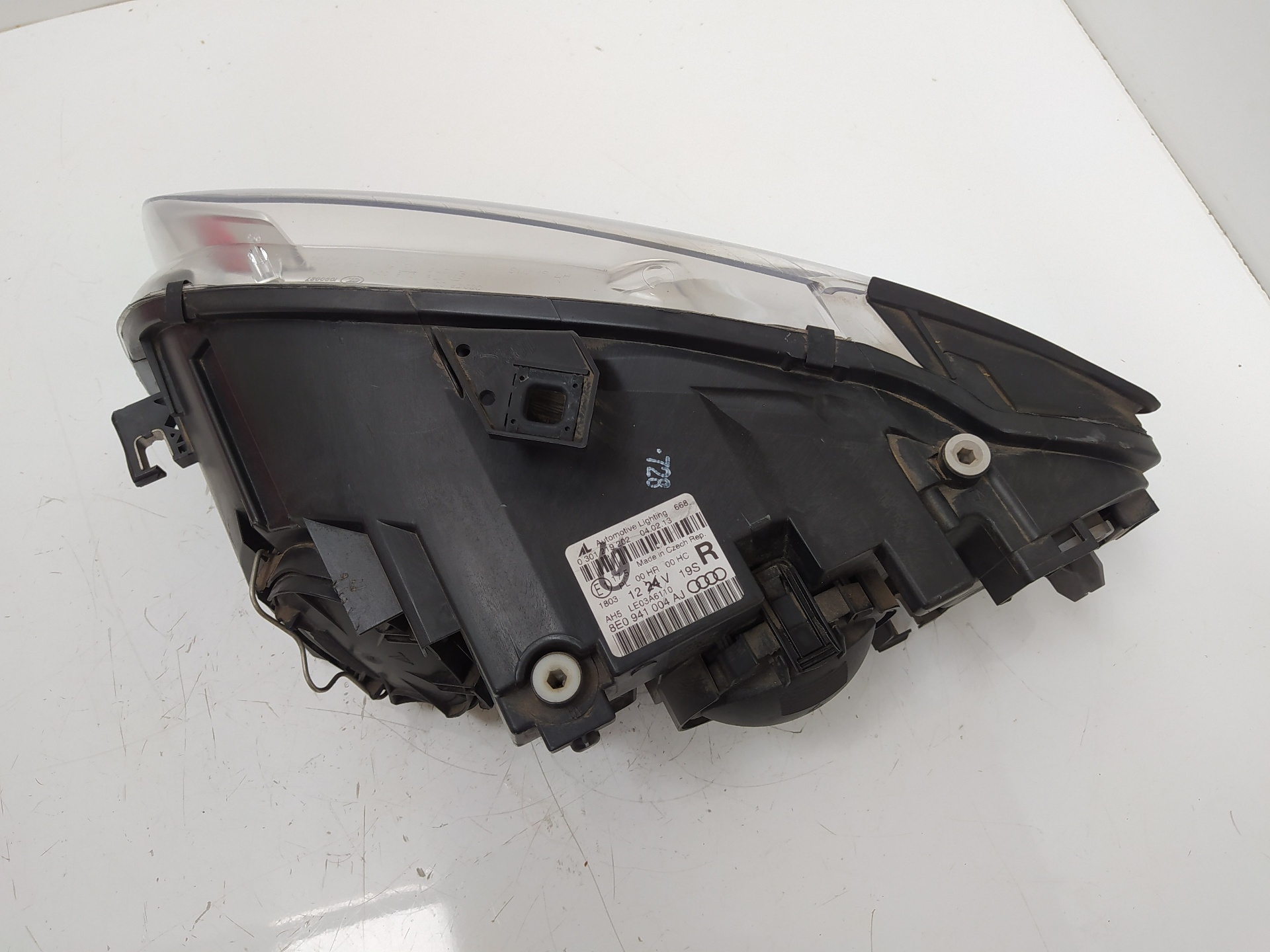 SUZUKI A4 B6/8E (2000-2005) Oikea etuvalo 8E0941004AJ, 0301219202 19011755