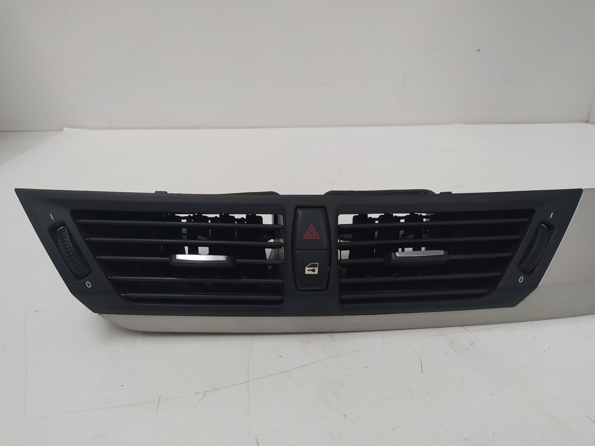 BMW X1 E84 (2009-2015) Cabin Air Intake Grille 52850610 25025489