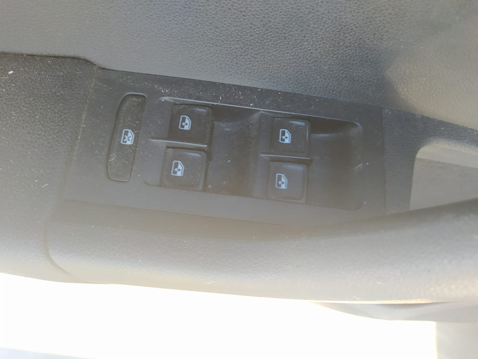 SKODA Yeti 1 generation (2009-2018) Priekinių kairių durų langų pakėlimo mygtukai 5E0959857A 18944930