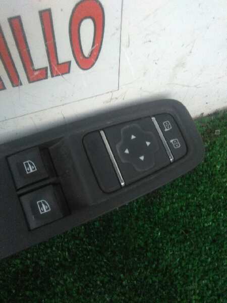 RENAULT Clio 3 generation (2005-2012) Front Left Door Window Switch 255700068R 18872631