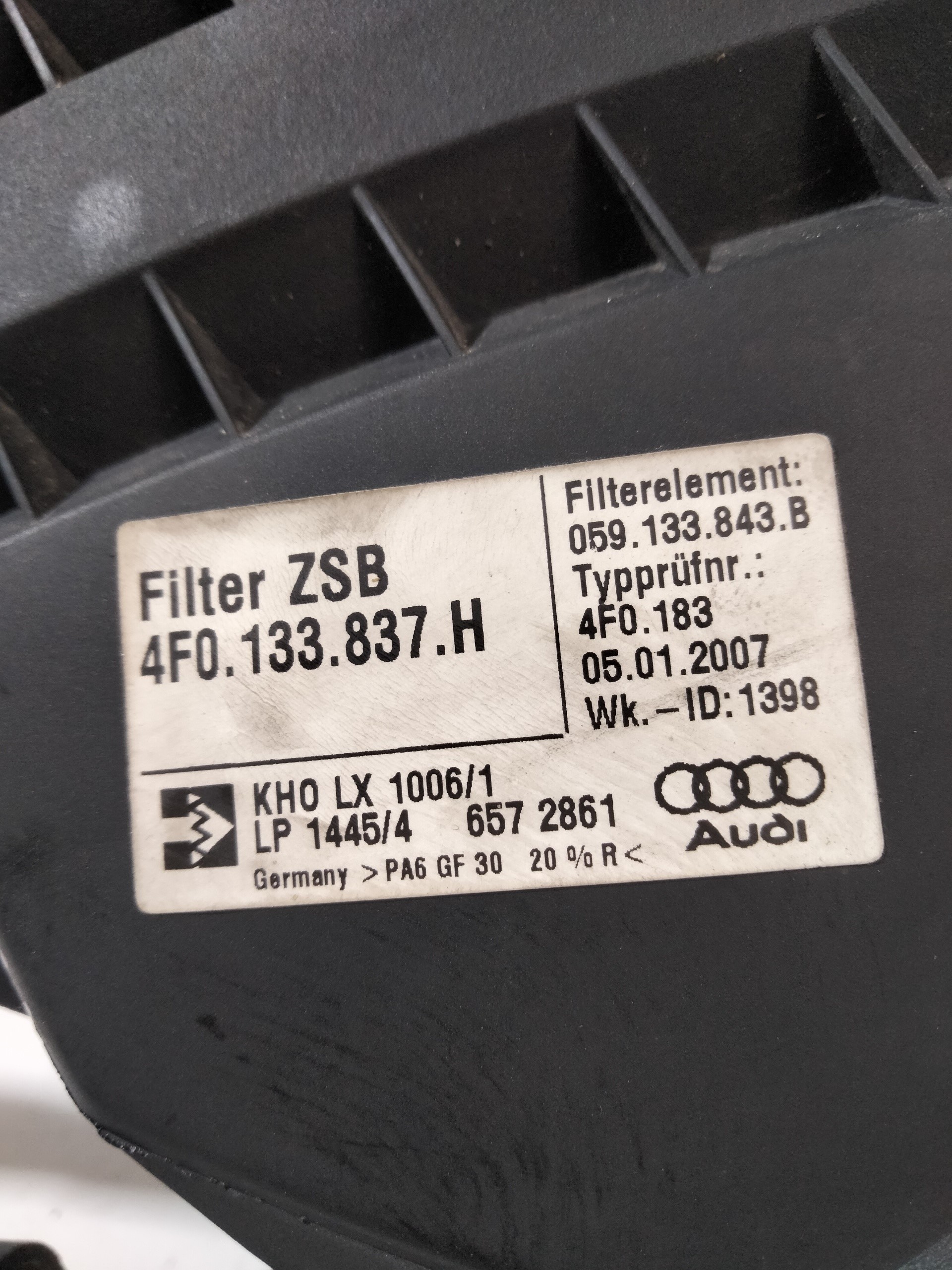 AUDI A6 C6/4F (2004-2011) Други части на двигателното отделение 4F0133837H 18964231