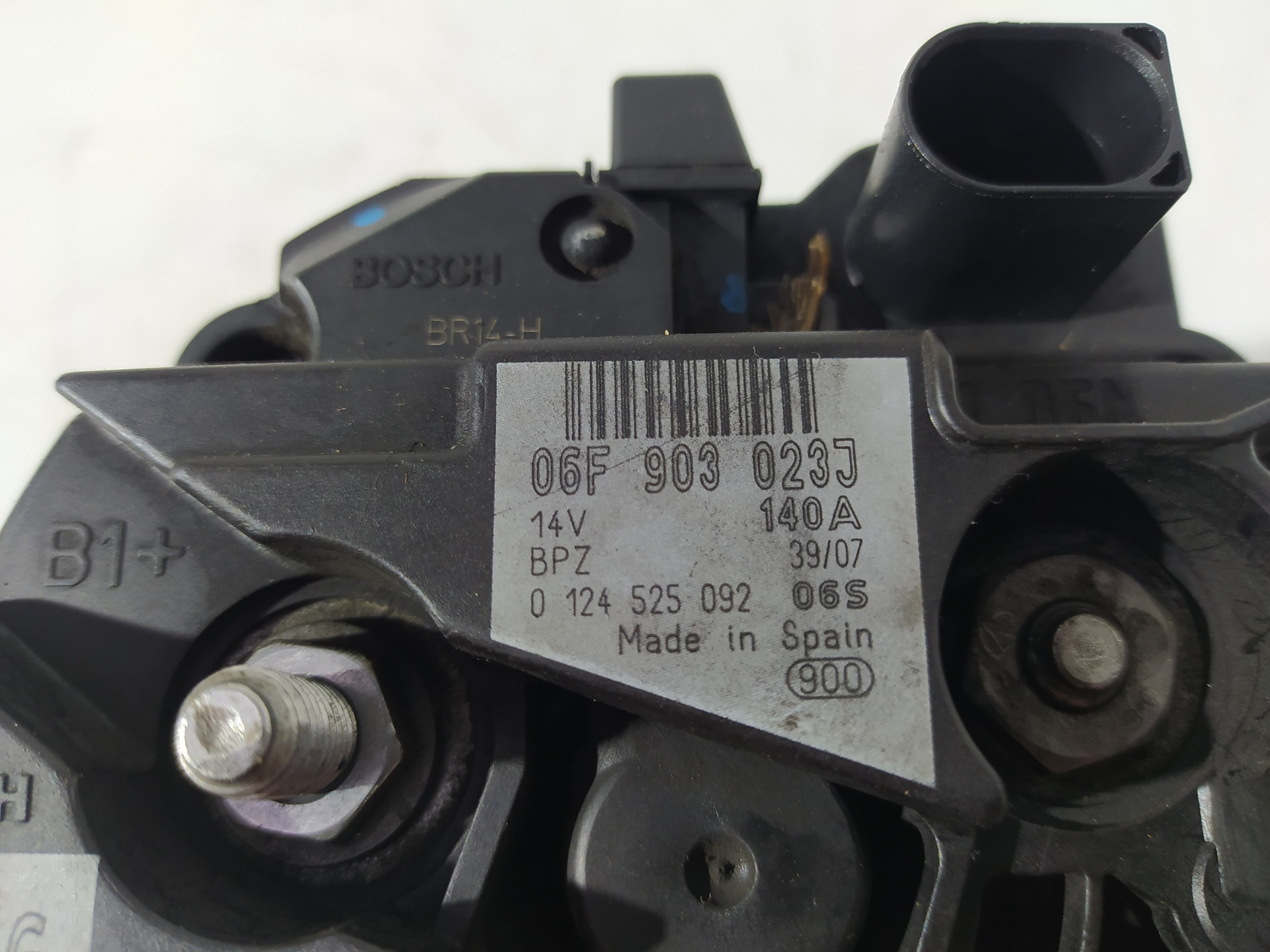 SUZUKI A4 B6/8E (2000-2005) Генератор 06F903023J 22880314