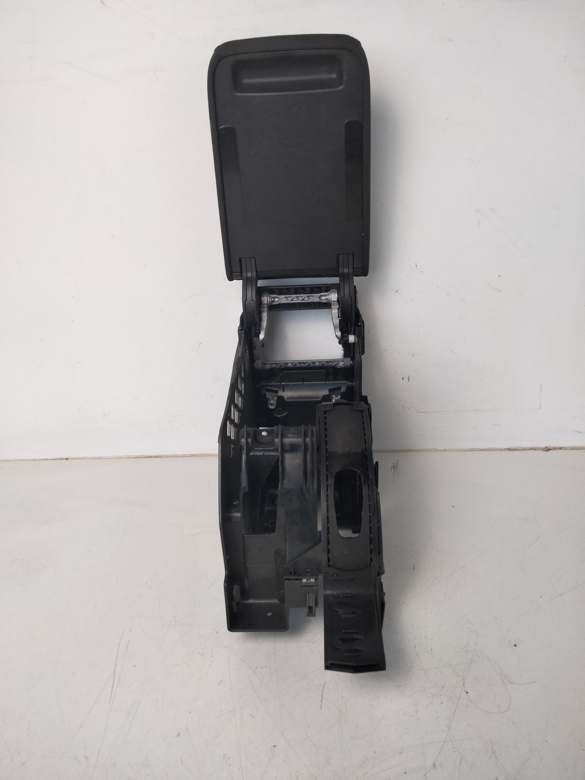 VOLKSWAGEN Scirocco 3 generation (2008-2020) Armrest 1K5864251C 18961787