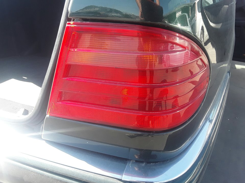 MERCEDES-BENZ E (W210) Rear Right Taillight Lamp A2108201064 20105096 ...