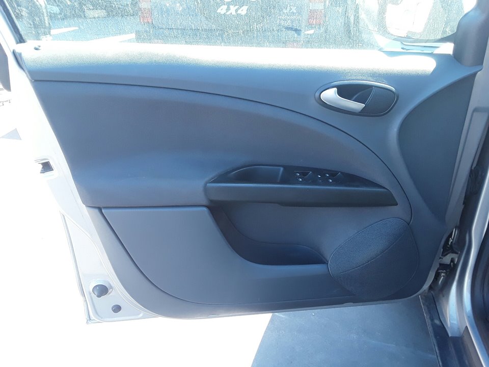SEAT Toledo 3 generation (2004-2010) Priekinių kairių durų stiklo pakelėjas 24552641