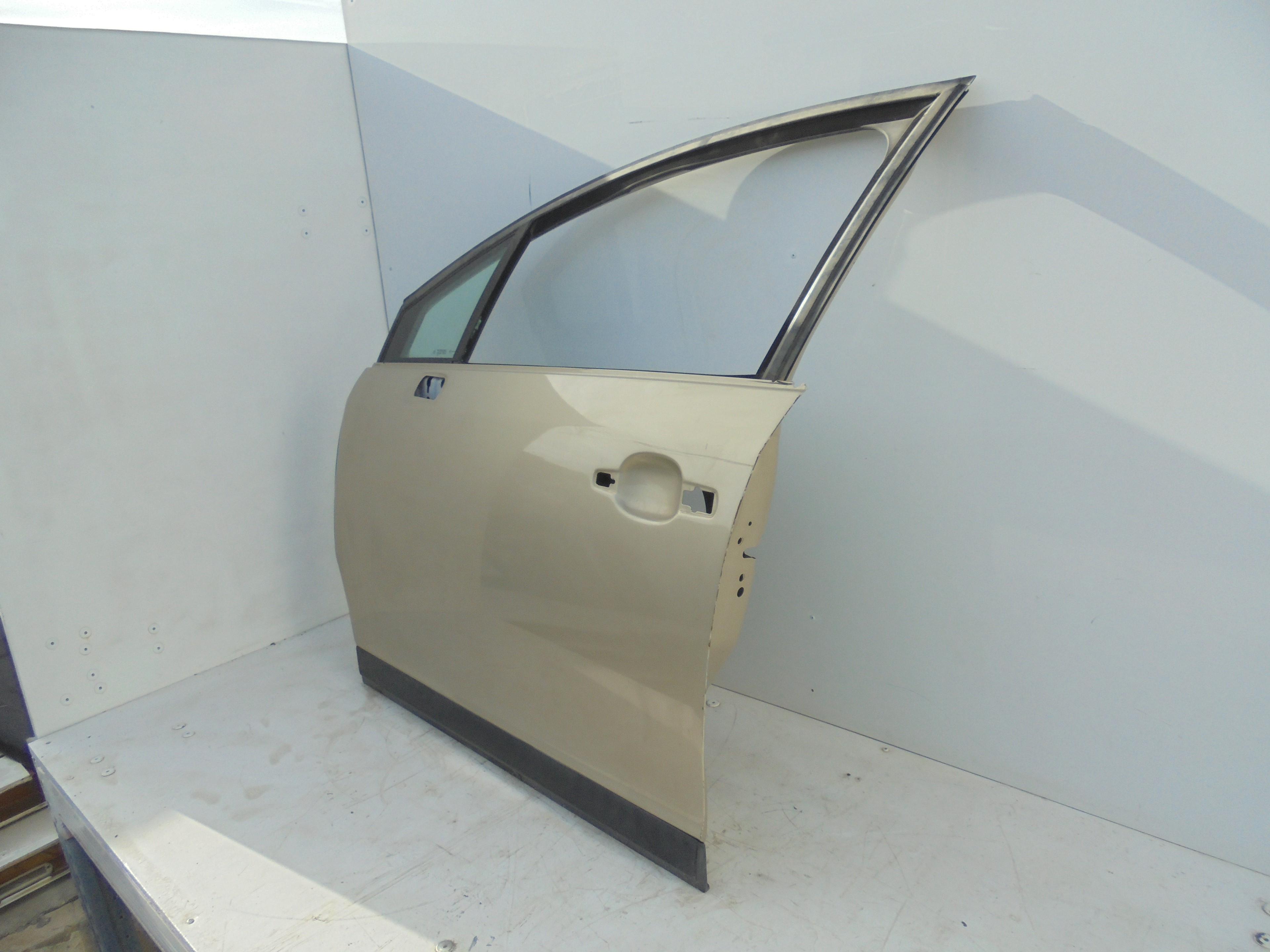 CITROËN C4 1 generation (2004-2011) Front Left Door 25067672