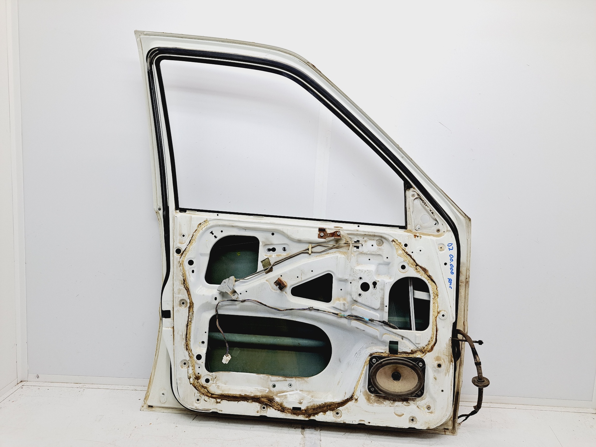 VOLVO Terrano 2 generation (1993-2006) Front Left Door 25215268