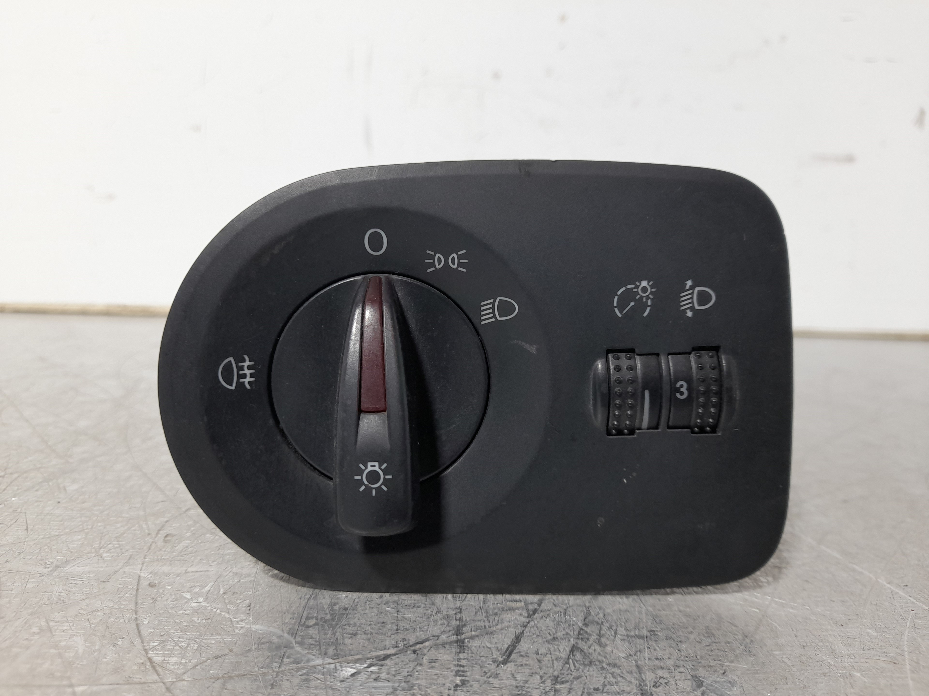 SEAT Arona 1 generation (2017-2024) Headlight Switch Control Unit 6J1941531H 25349447