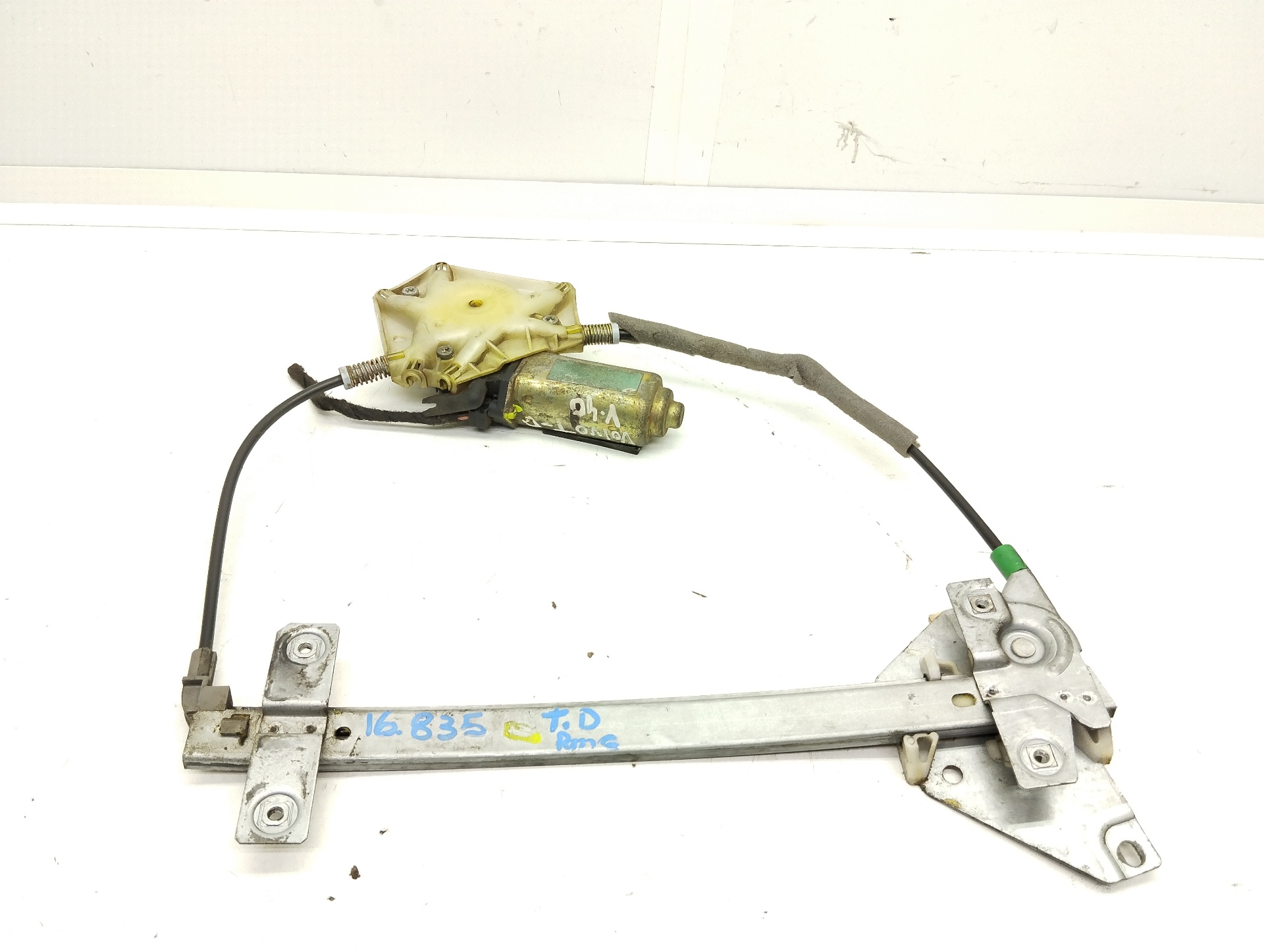 VOLVO V40 1 generation (1996-2004) Rear Right Door Window Regulator 25083850