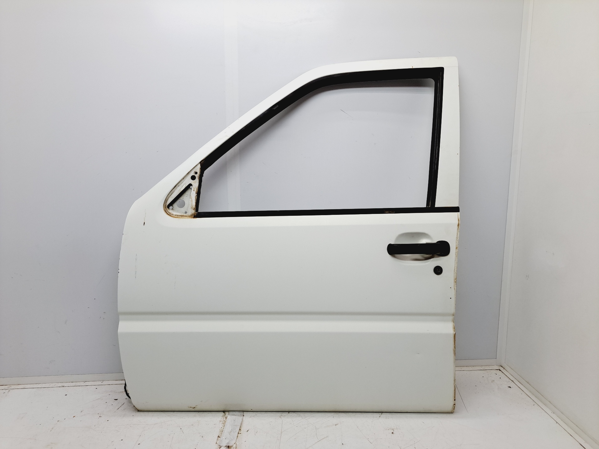 VOLVO Terrano 2 generation (1993-2006) Front Left Door 25215268