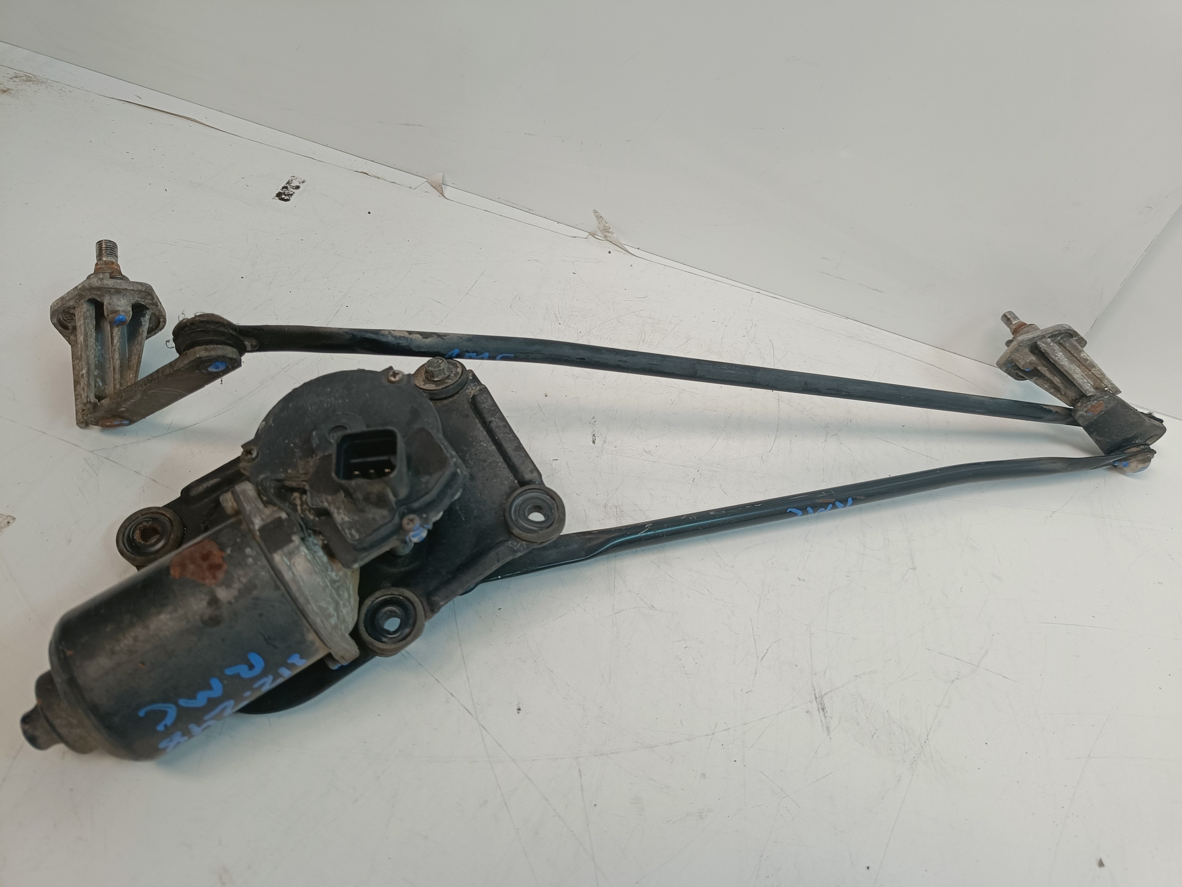 KIA Carnival UP/GQ (1999-2006) Механізм склоочисника переднього скла 25045026