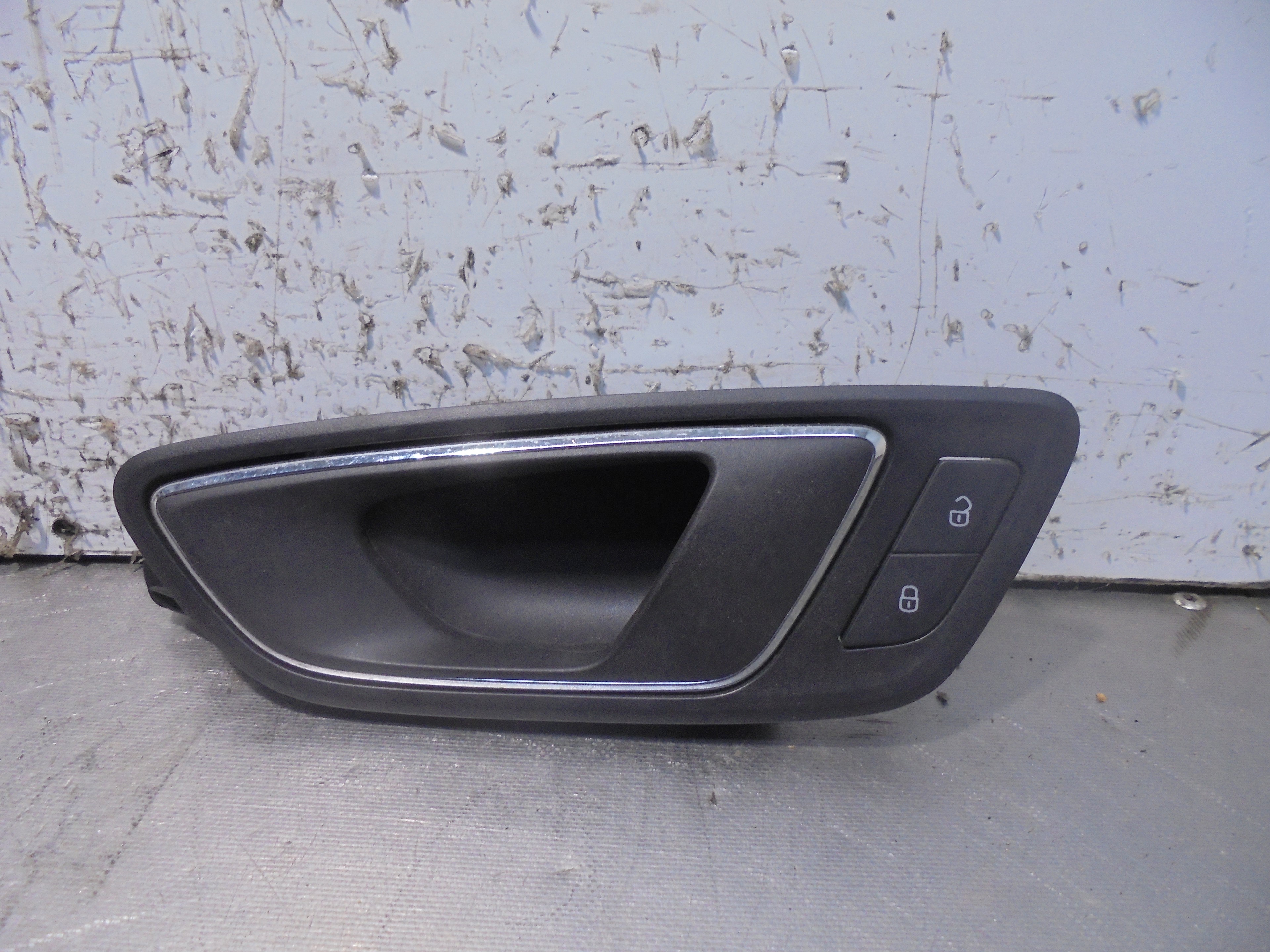 SEAT Leon 3 generation (2012-2020) Кронштейн ручки передней левой двери 5F1837113A 23320803