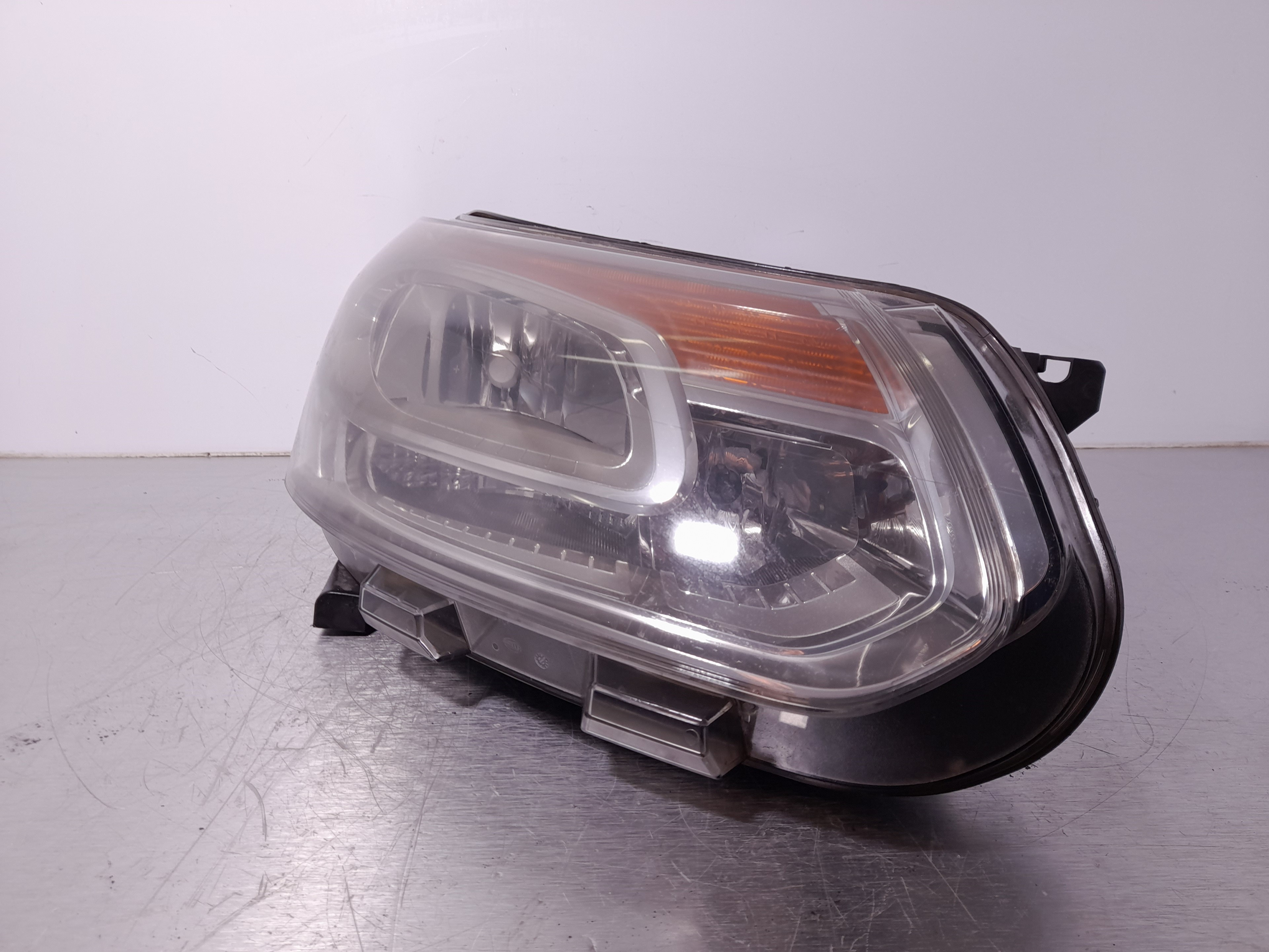 CITROËN C3 Picasso 1 generation (2008-2016) Front Right Headlight 9681806180 25072615