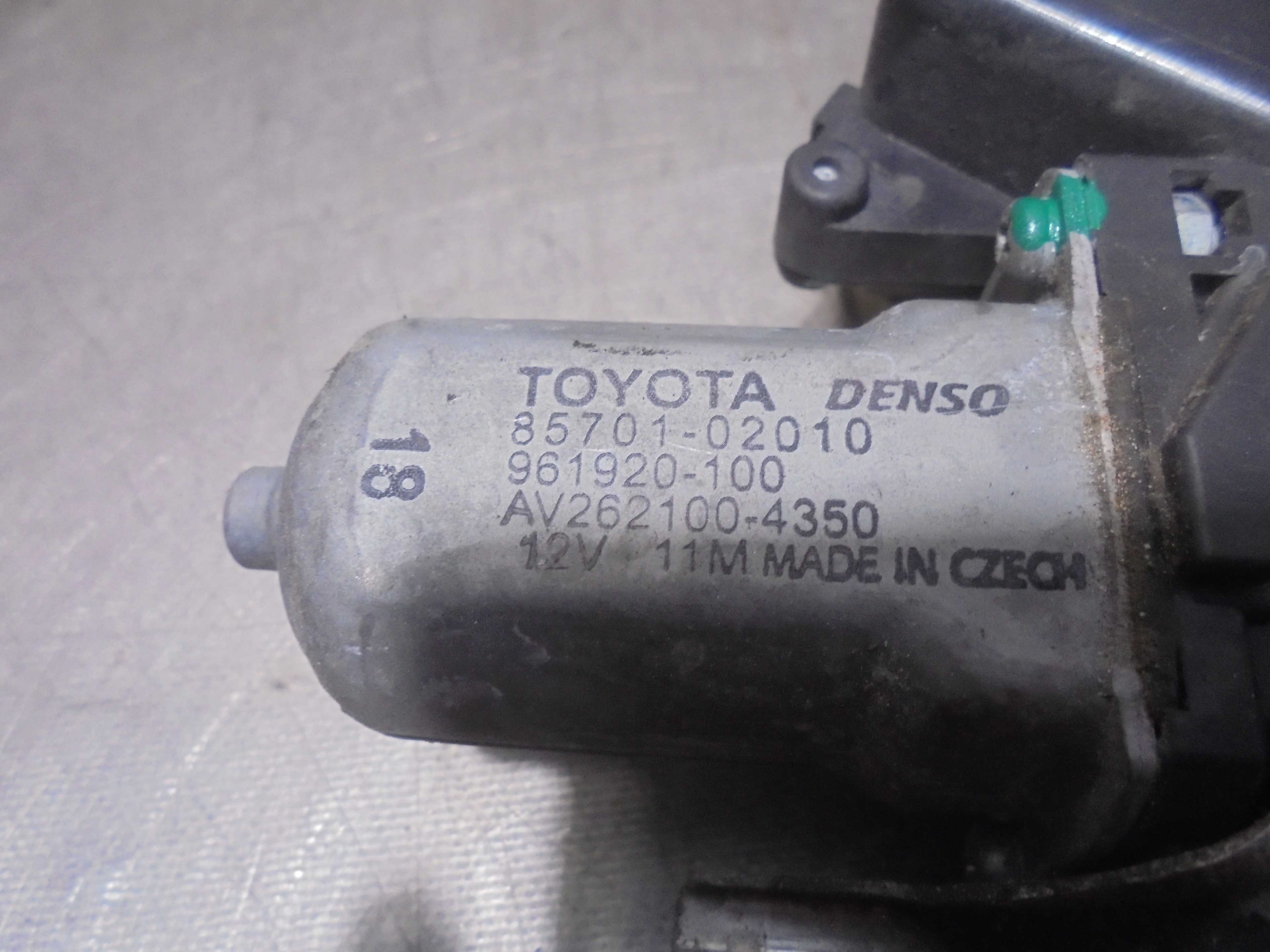 TOYOTA Avensis 3 generation (2009-2020) Oikean etuoven ikkunansäädin 8570102010 25042365