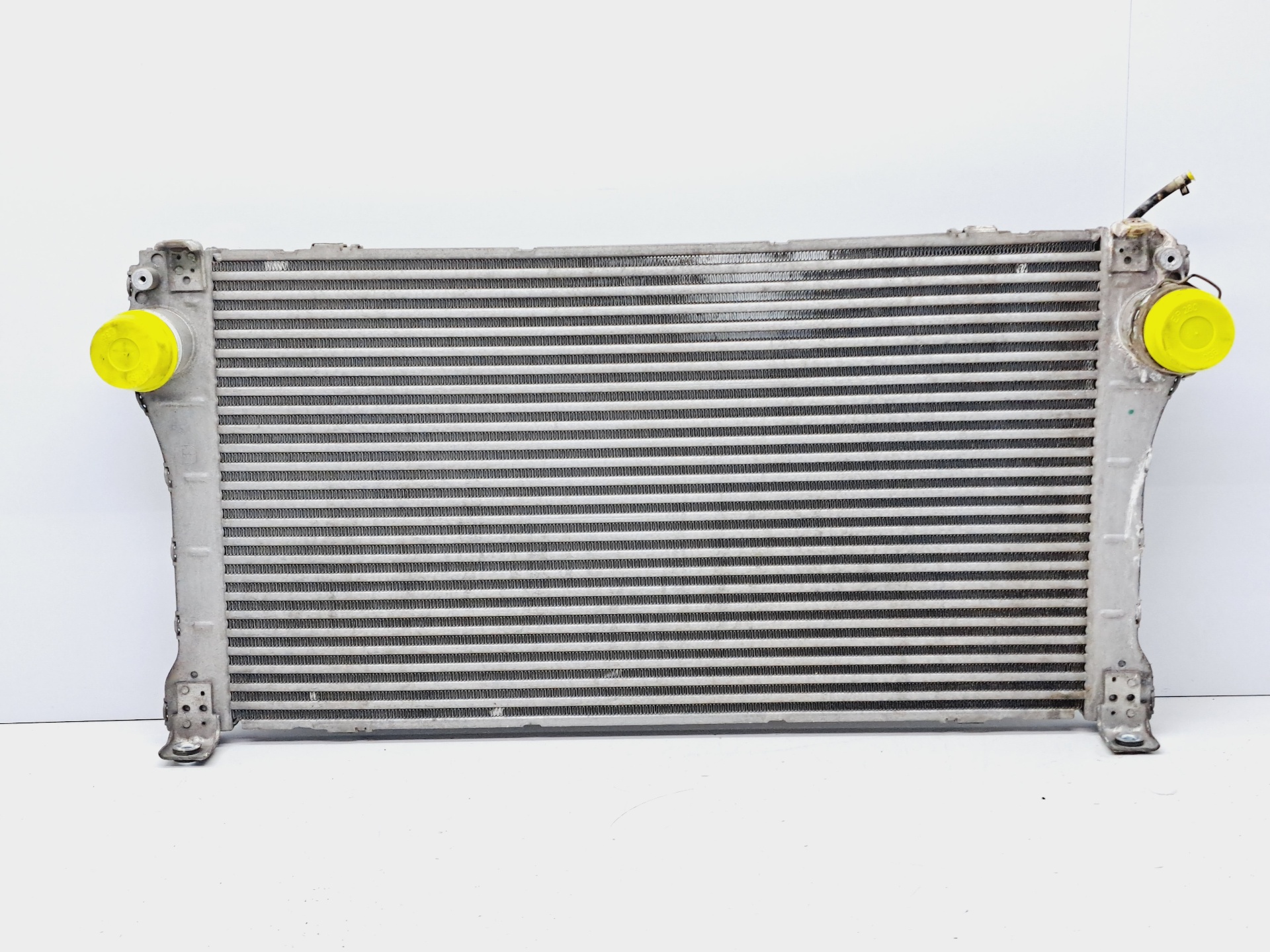 TOYOTA Avensis Intercooler Radiator JD1271003521 23329602