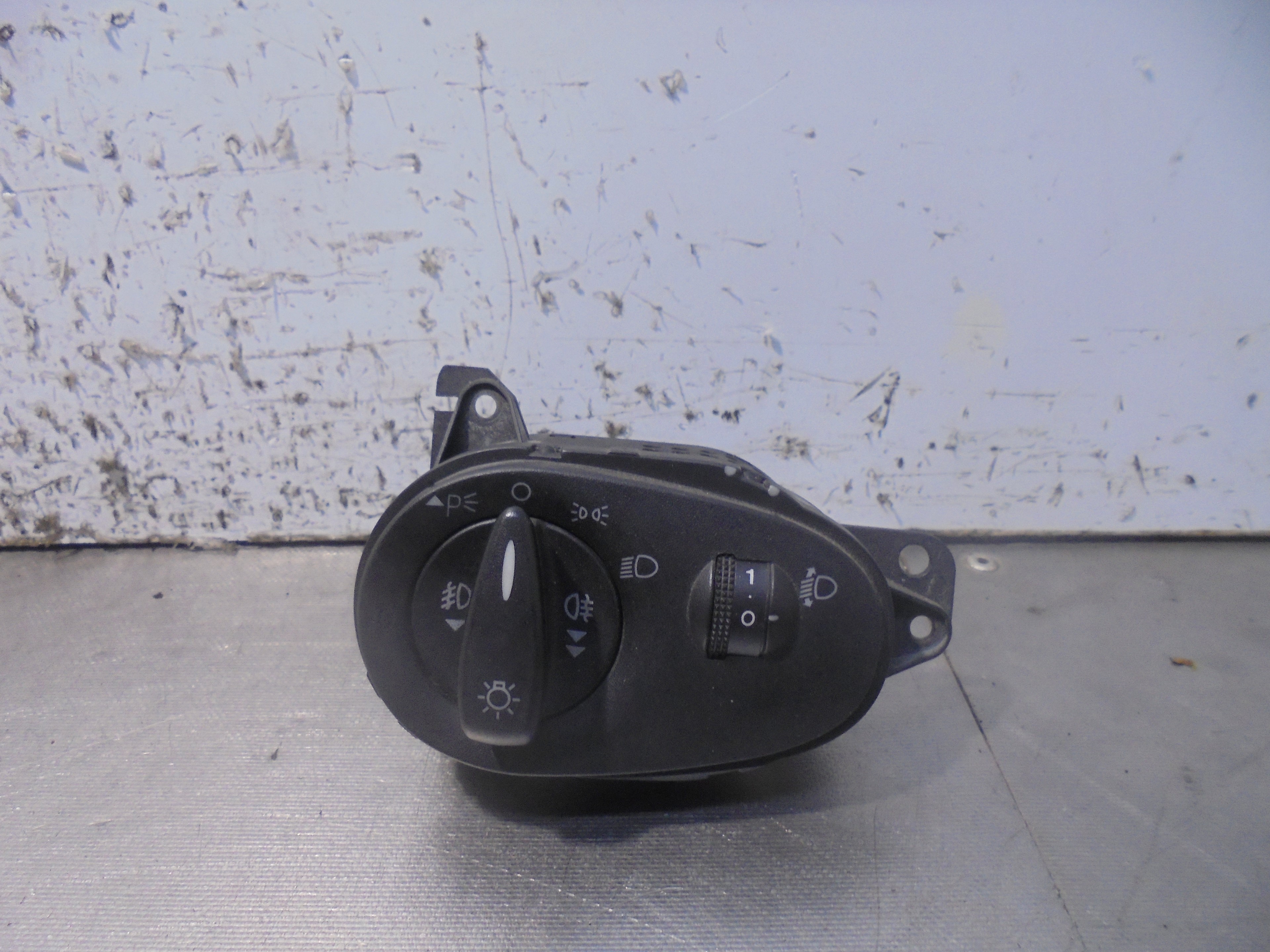 FORD Focus 1 generation (1998-2010) Переключатель света 2M5T13A024EA 23320131