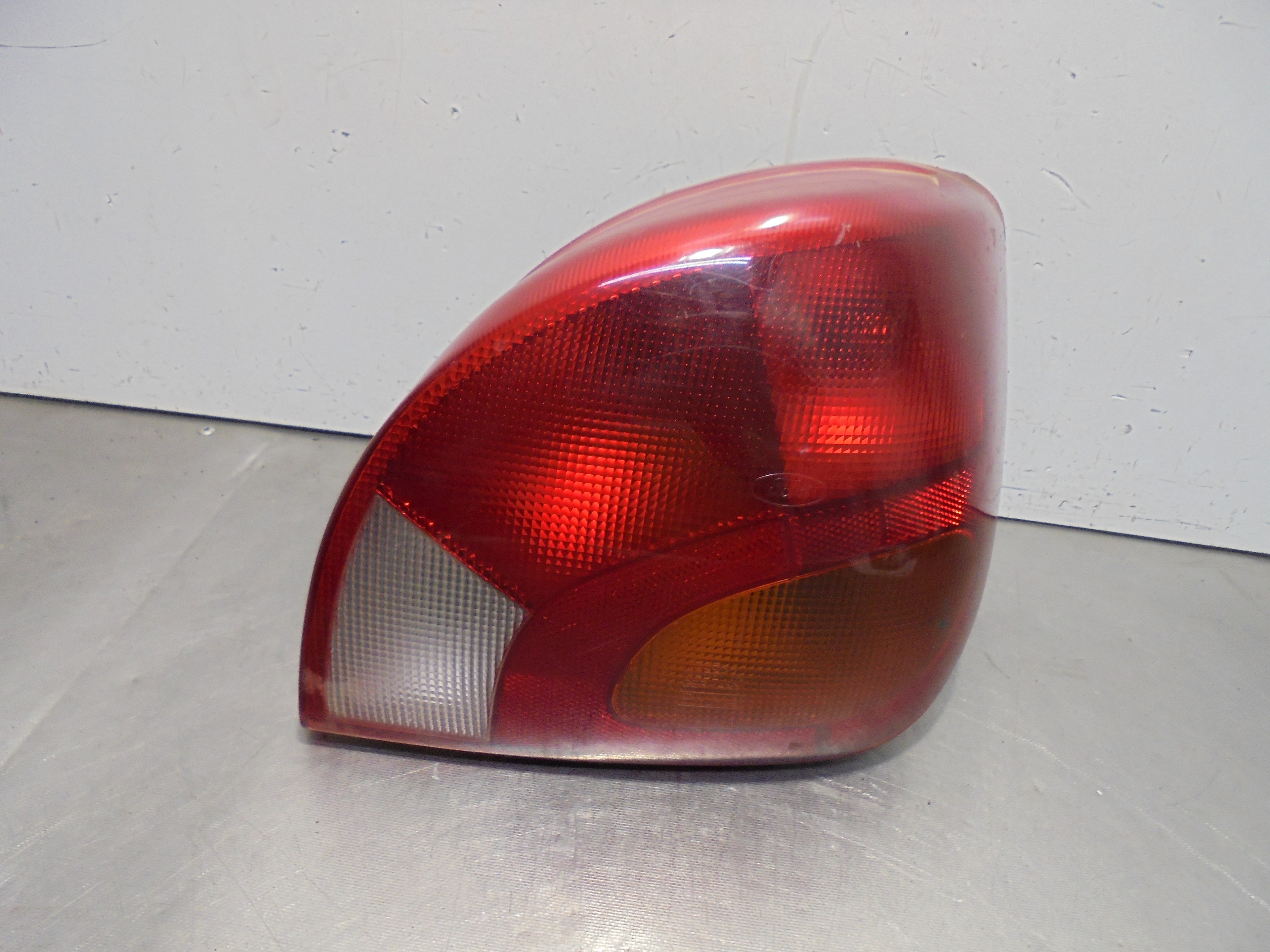 FORD Fiesta 4 generation (1996-2002) Rear Right Taillight Lamp 25072785