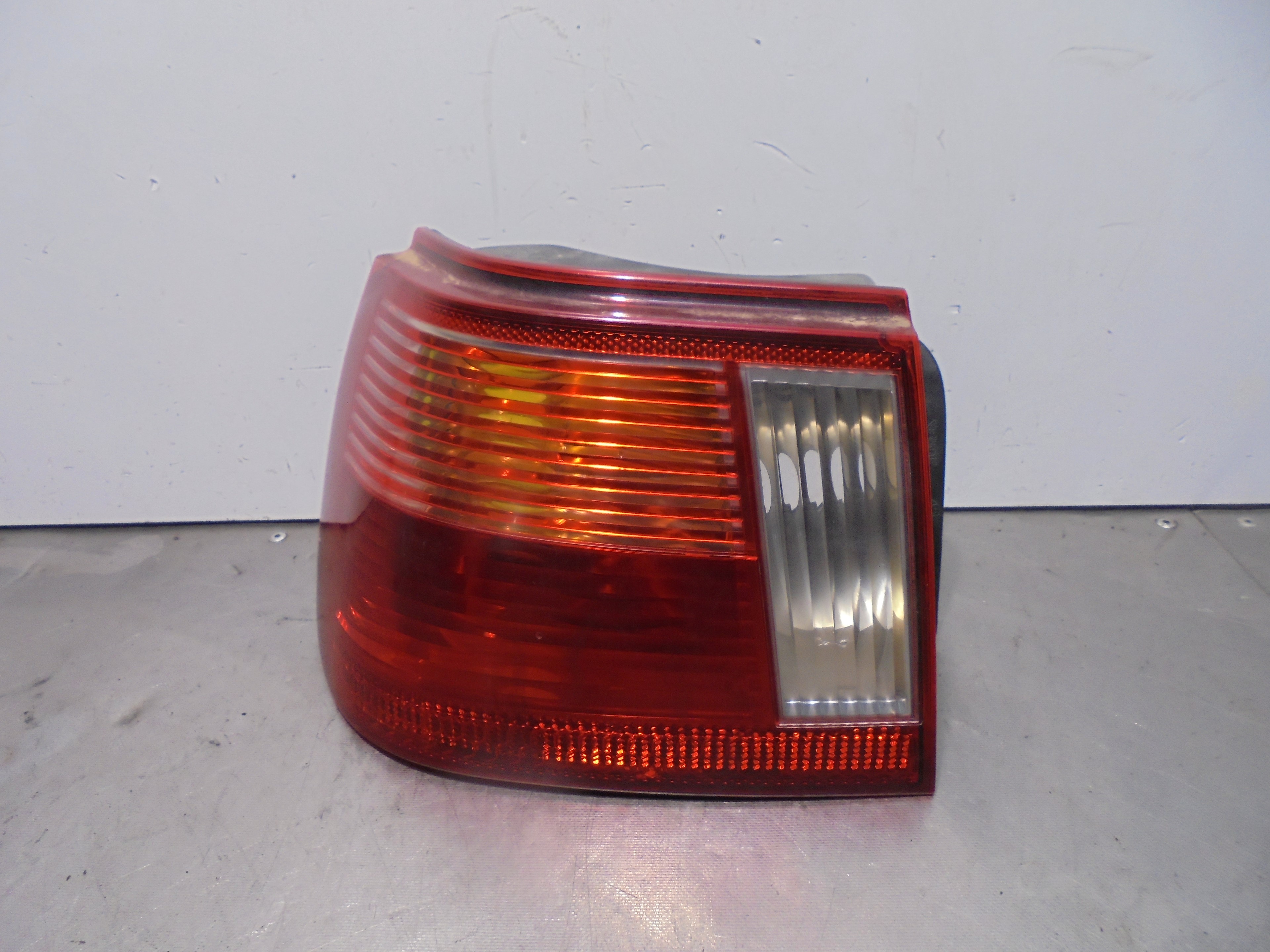 SEAT Cordoba 1 generation (1993-2003) Rear Left Taillight HELLA 23320837