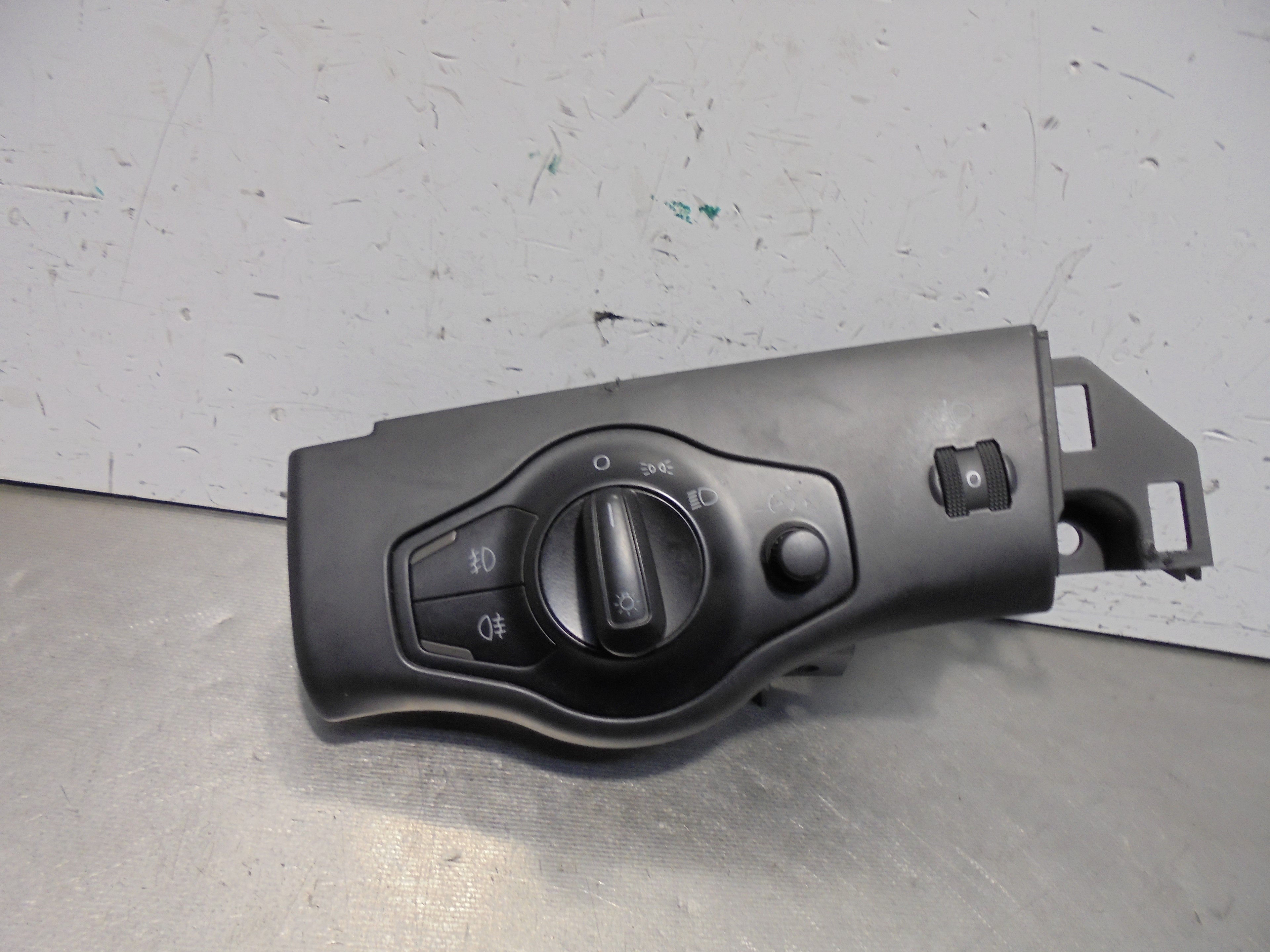 AUDI A5 Sportback Headlight Switch Control Unit 25074340
