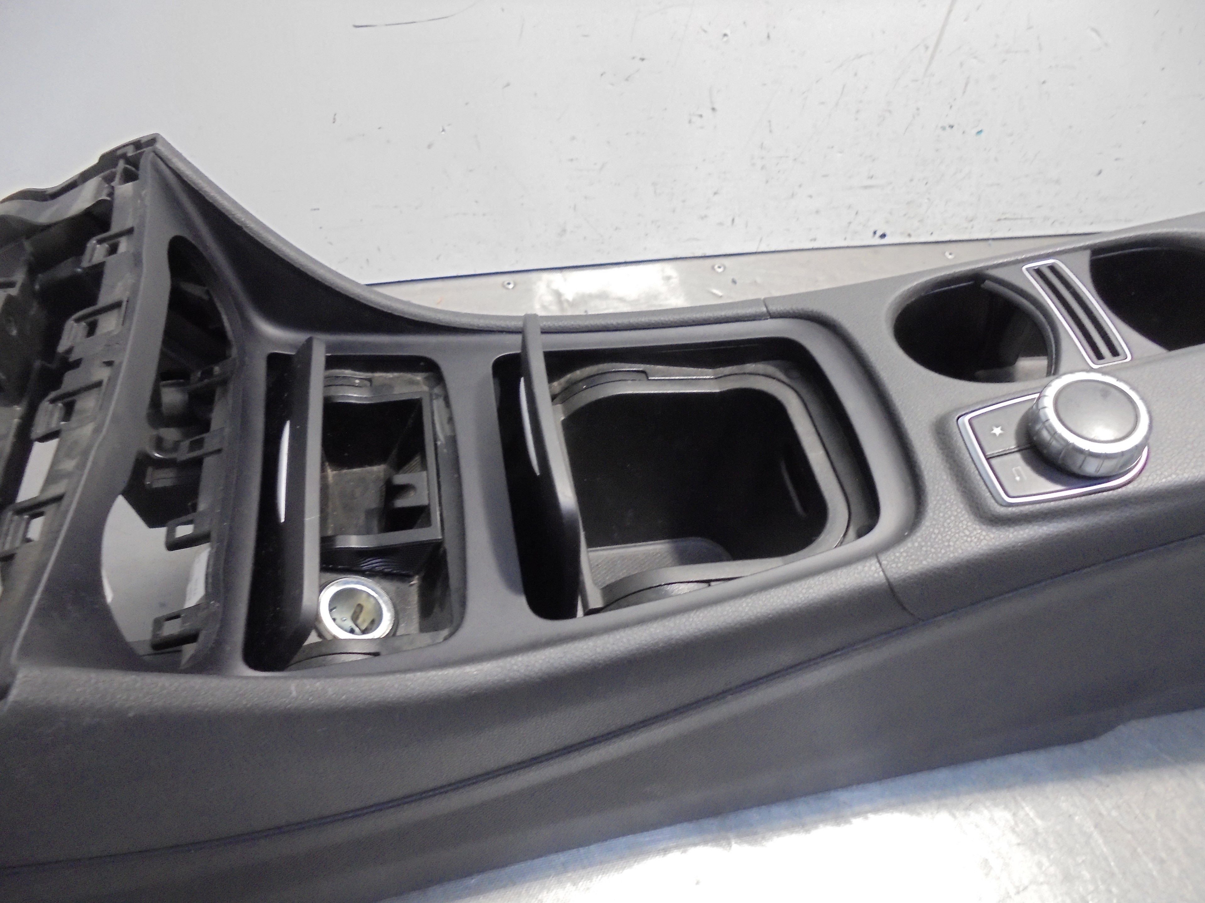 MERCEDES-BENZ CLA-Class C117 (2013-2016) Console centrale A1766807400 25074076