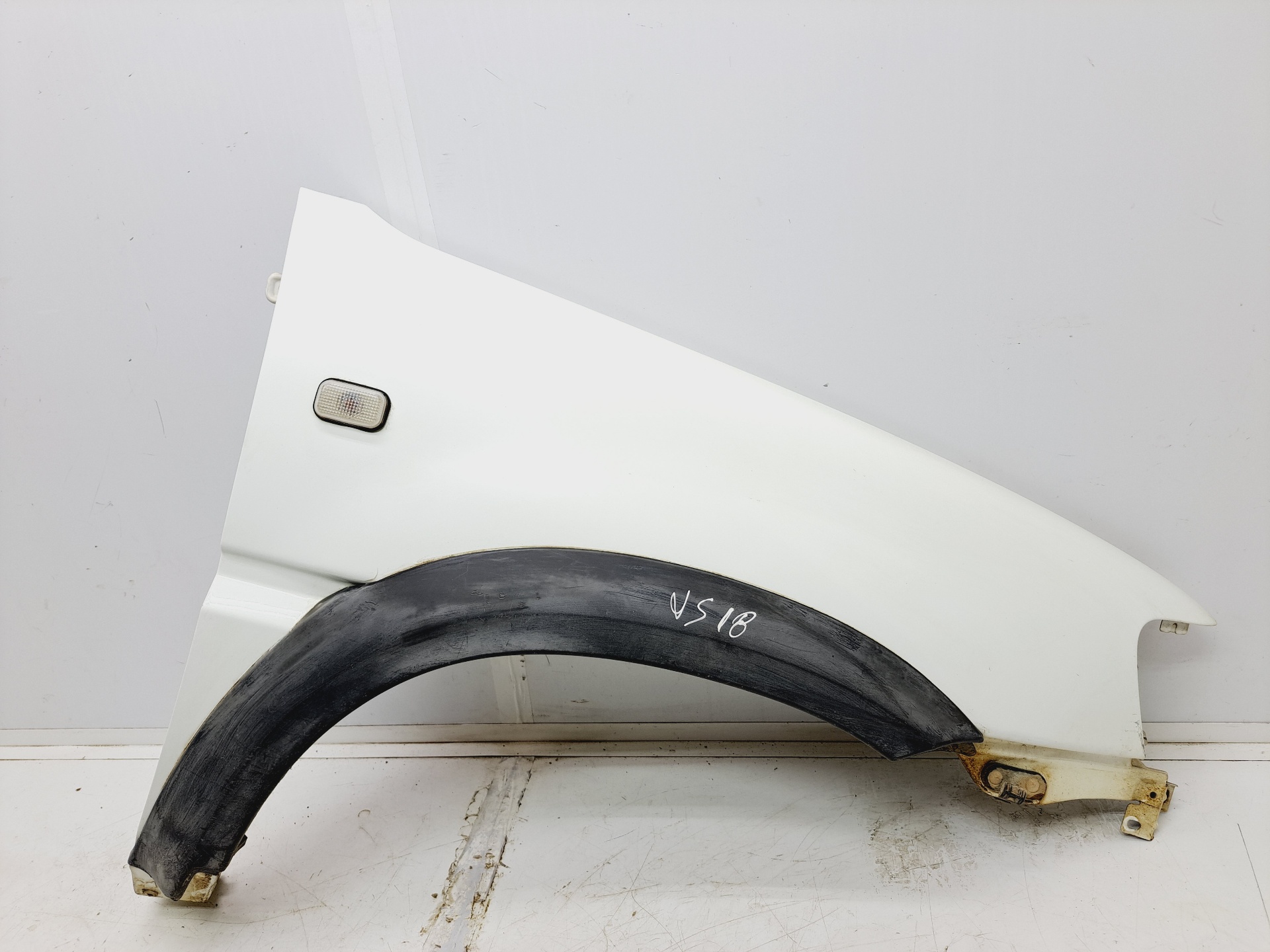 VOLVO Terrano 2 generation (1993-2006) Front Right Fender 25215261