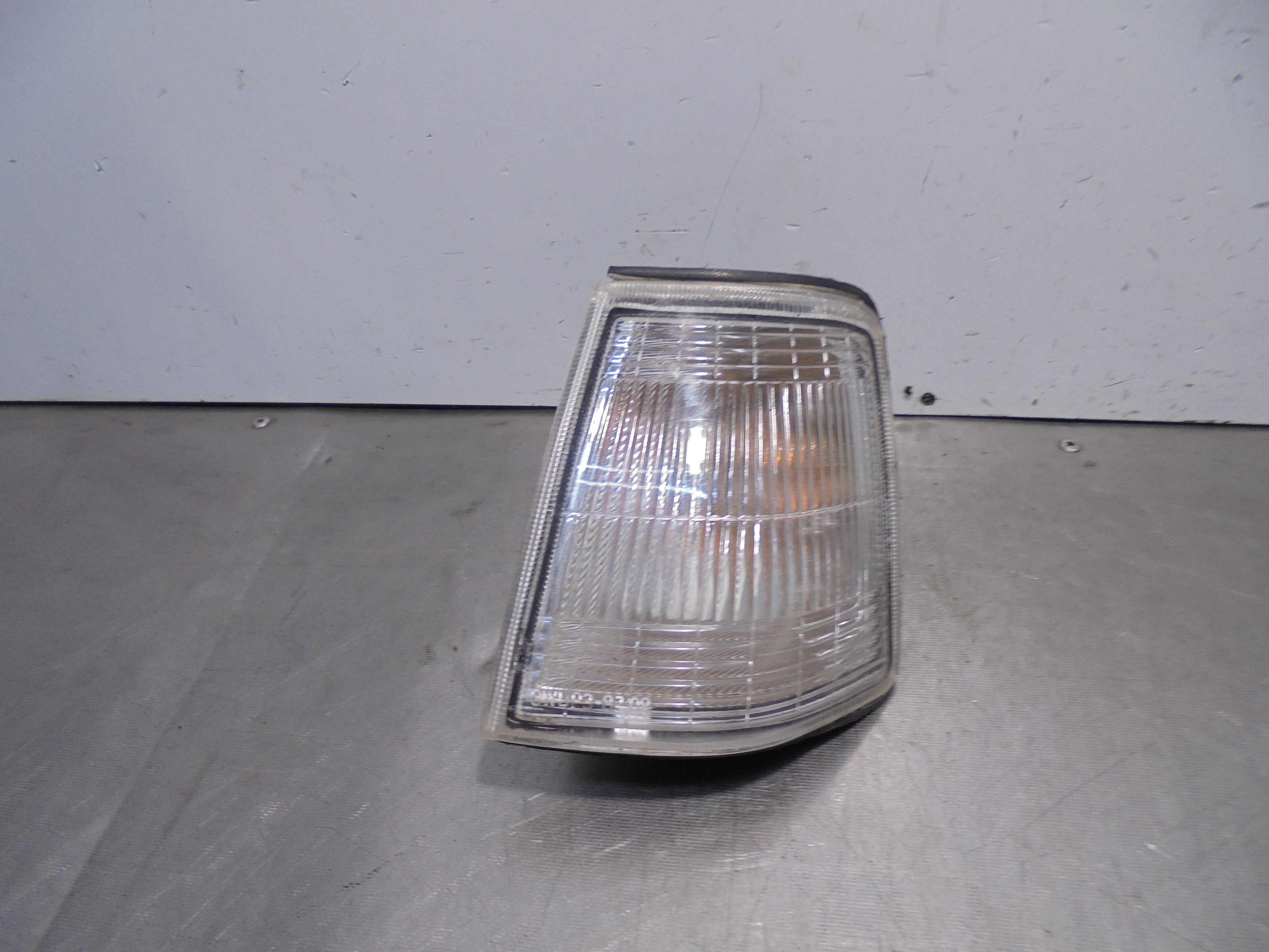 PEUGEOT 309 1 generation (1985-1993) Front left turn light 23322872