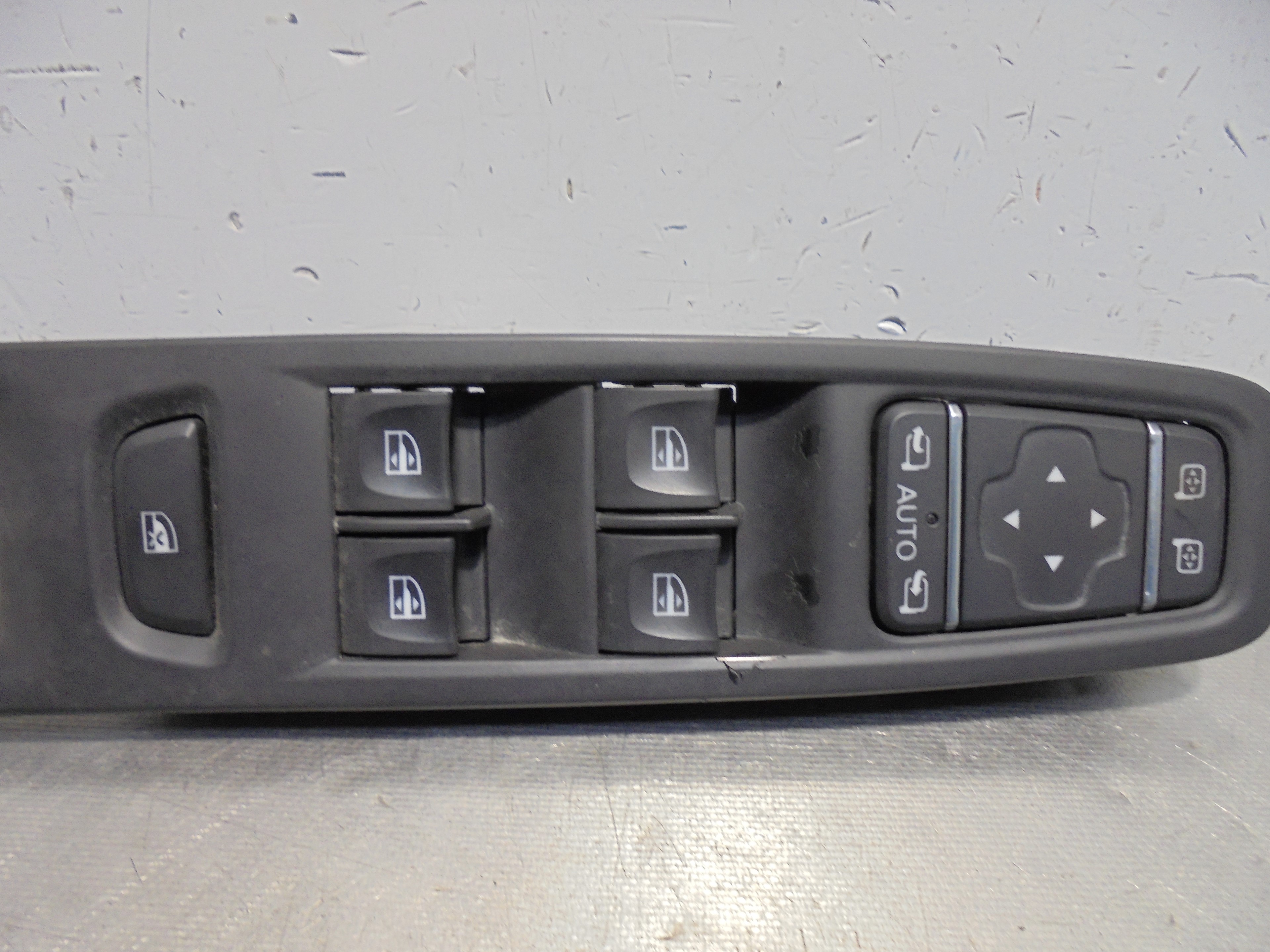 RENAULT Clio 4 generation (2012-2020) Front Left Door Window Switch 254118722R 25072206