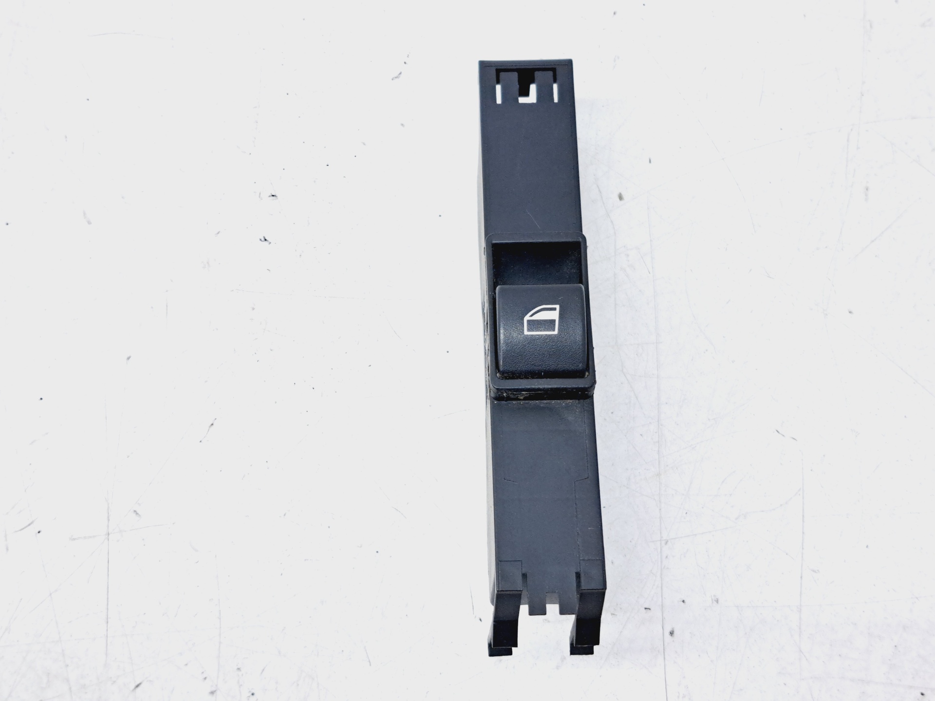 RENAULT Front Left Door Window Switch 6902177 25424945