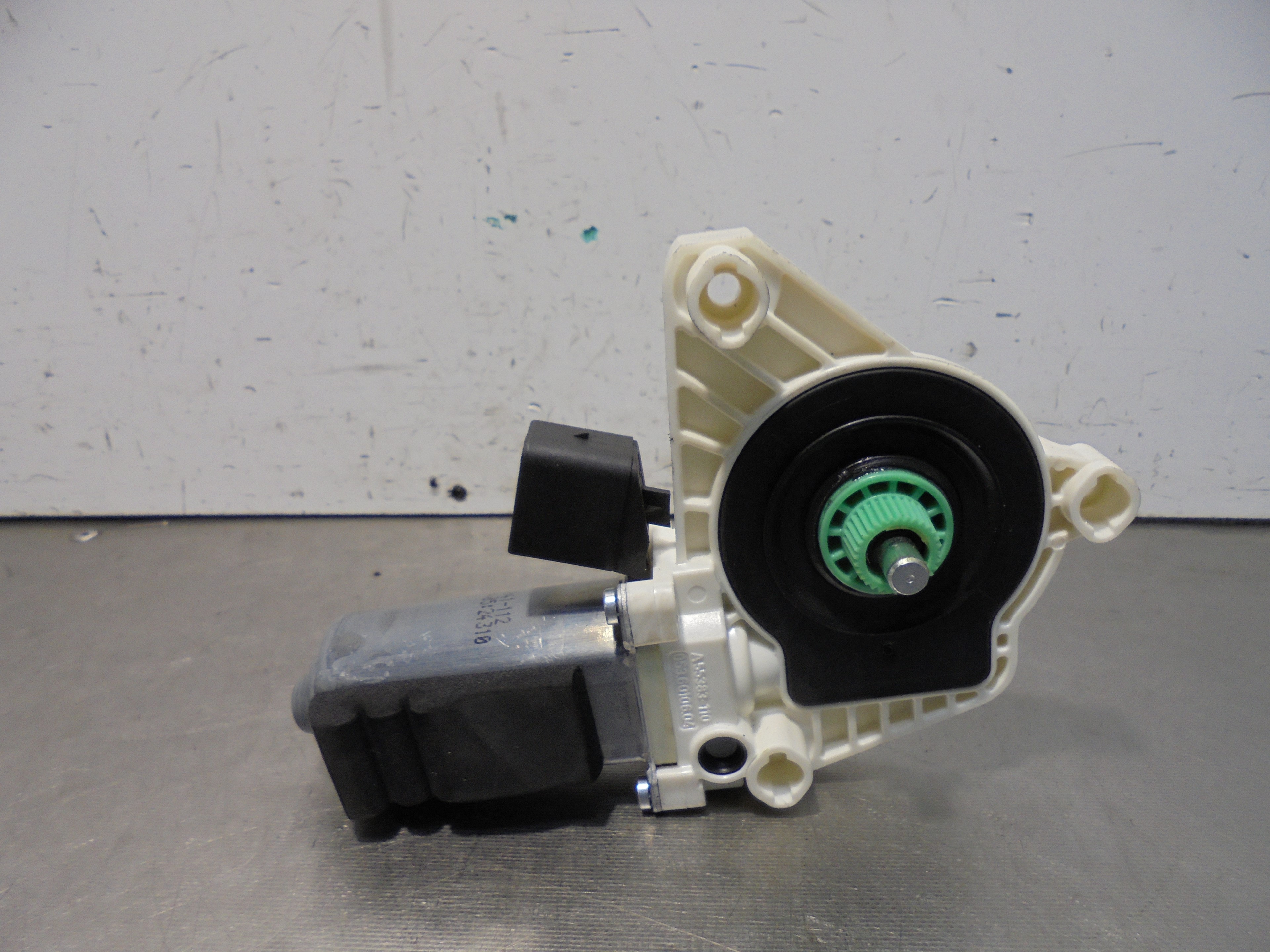 MERCEDES-BENZ CLA-Class C117 (2013-2016) Moteur de lève-vitre de porte avant gauche A55383110 25073986