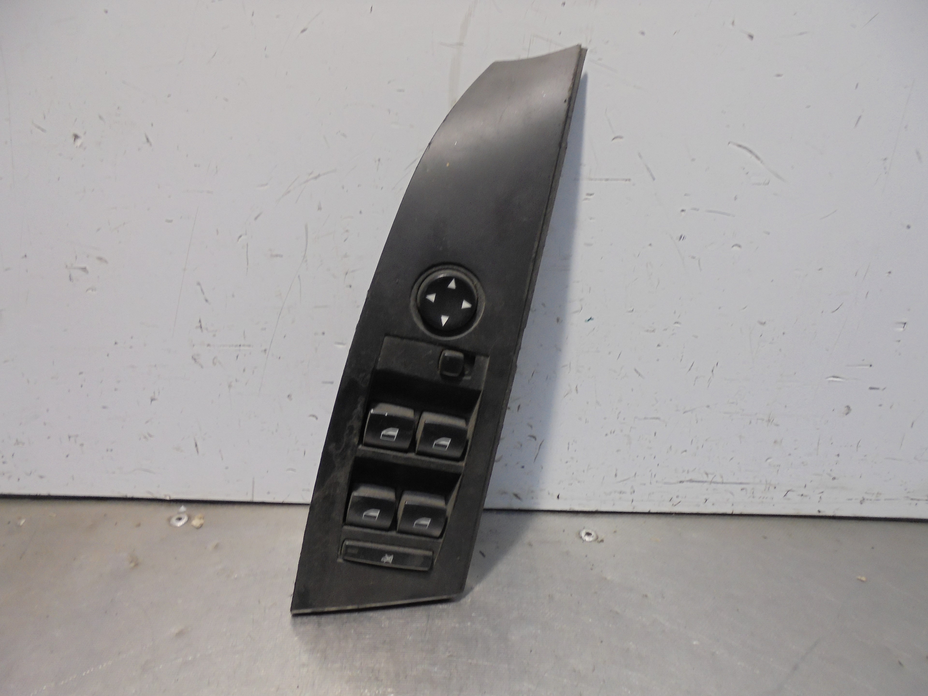 BMW 5 Series E60/E61 (2003-2010) Front Left Door Window Switch 6951904 23321096