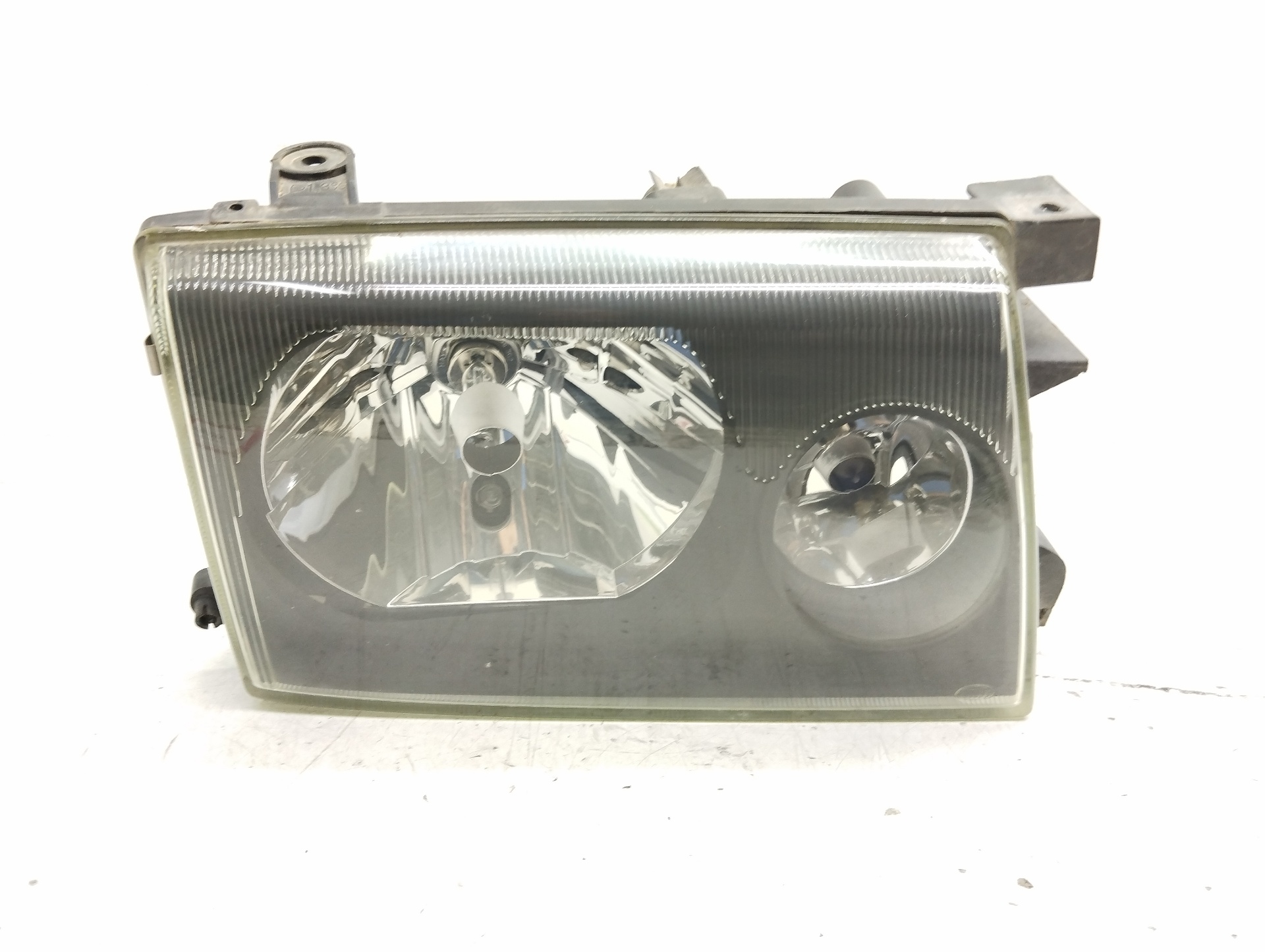 VOLVO Terrano 2 generation (1993-2006) Front Right Headlight 25209477