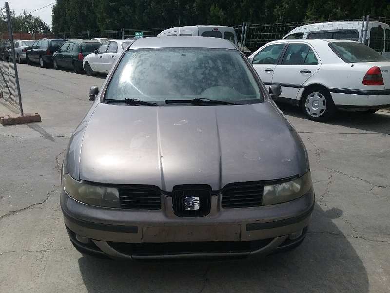 SEAT Leon 1 generation (1999-2005) Priekšējo labo durvju logu pacelšanas motorīts 105415301 25213381